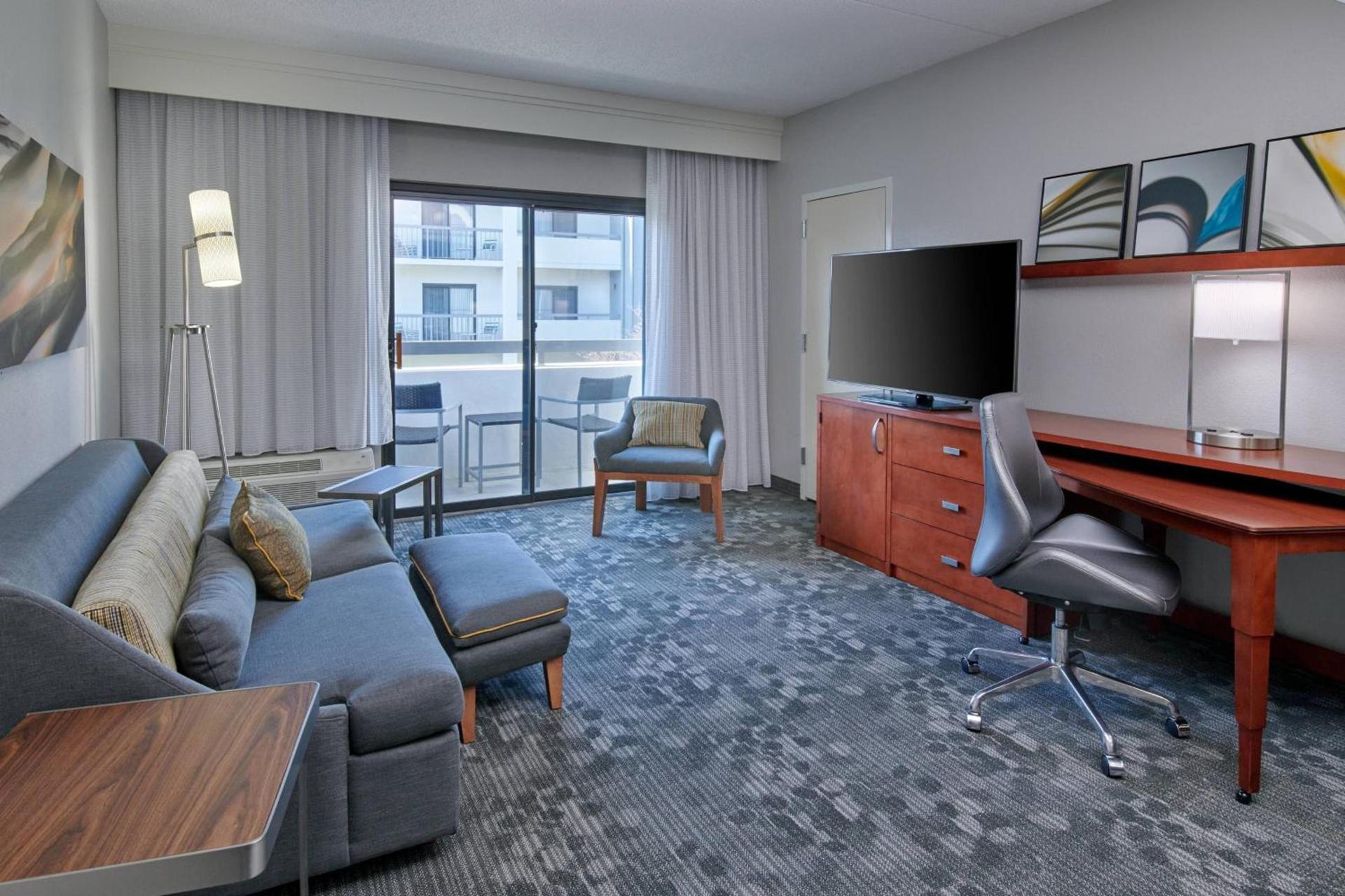 Courtyard by Marriott Indianapolis Castleton photo 13