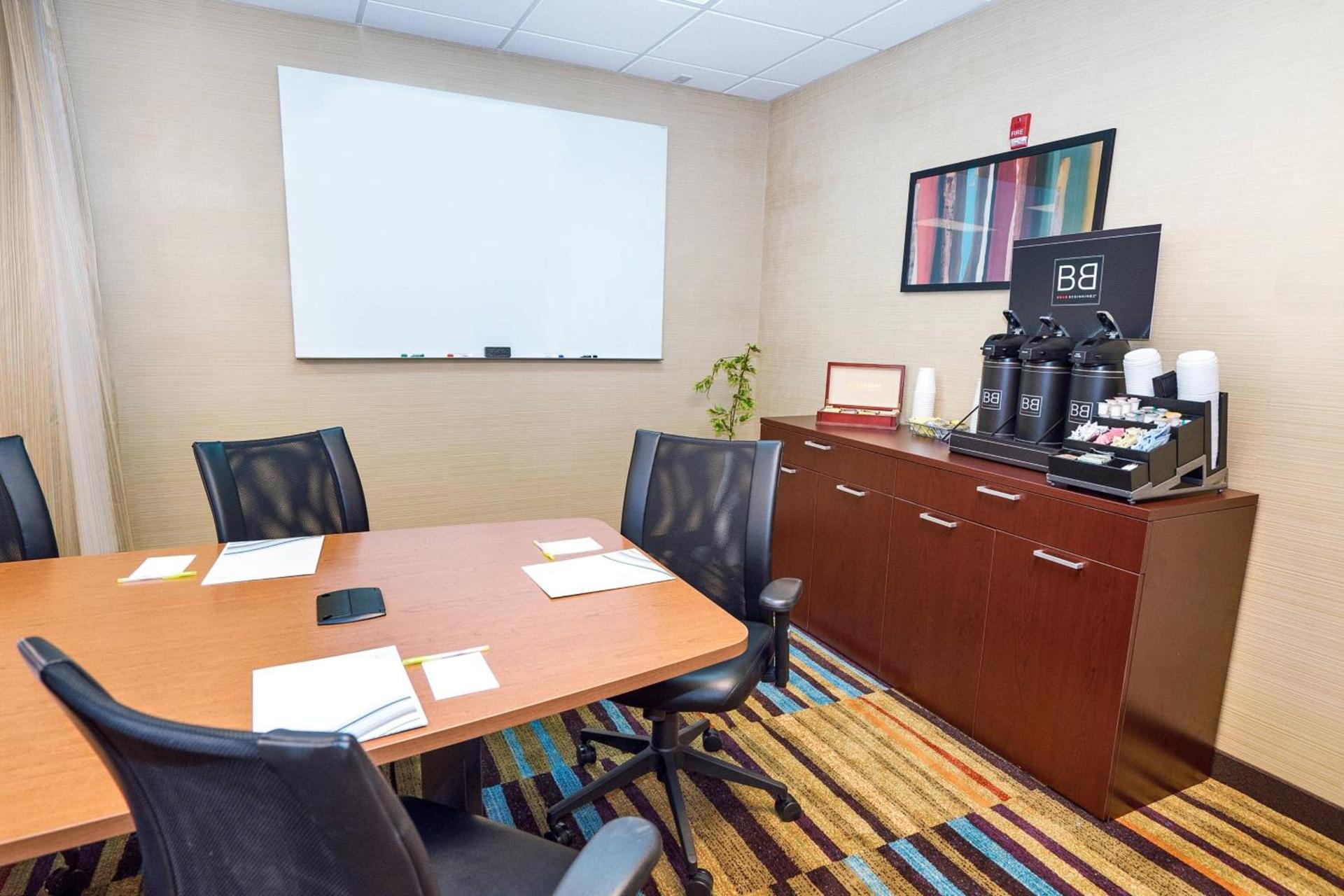 Fairfield by Marriott Medford Long Island photo 20