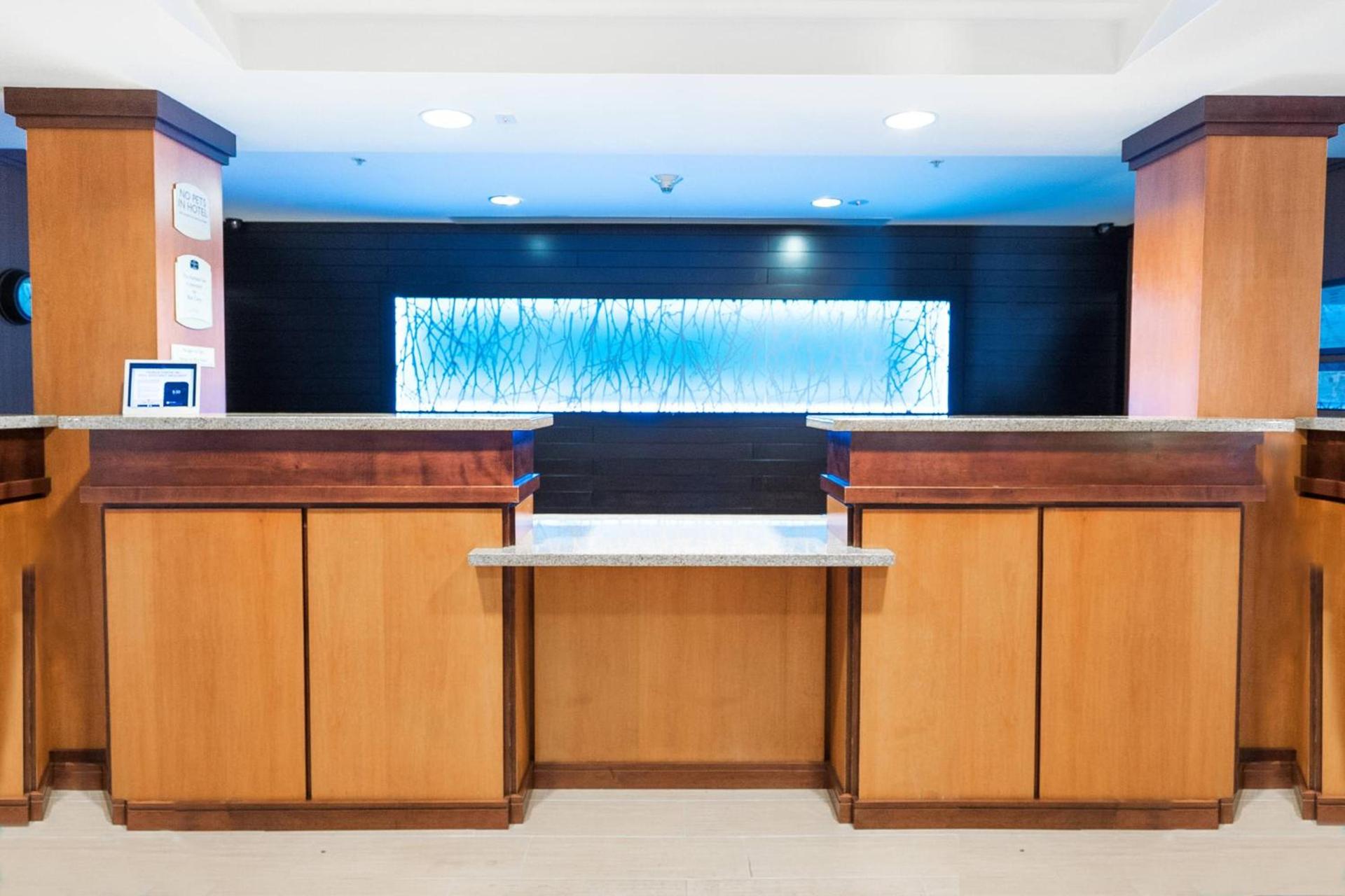 Fairfield by Marriott Medford Long Island photo 4