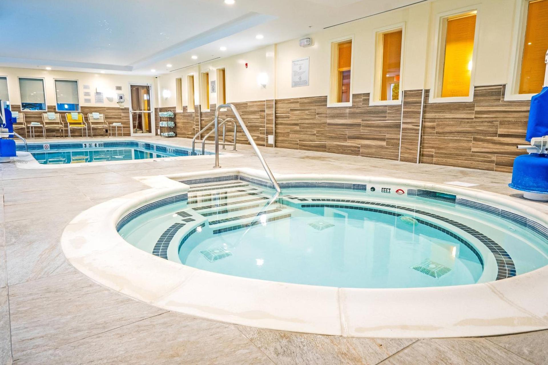 Fairfield by Marriott Medford Long Island photo 17