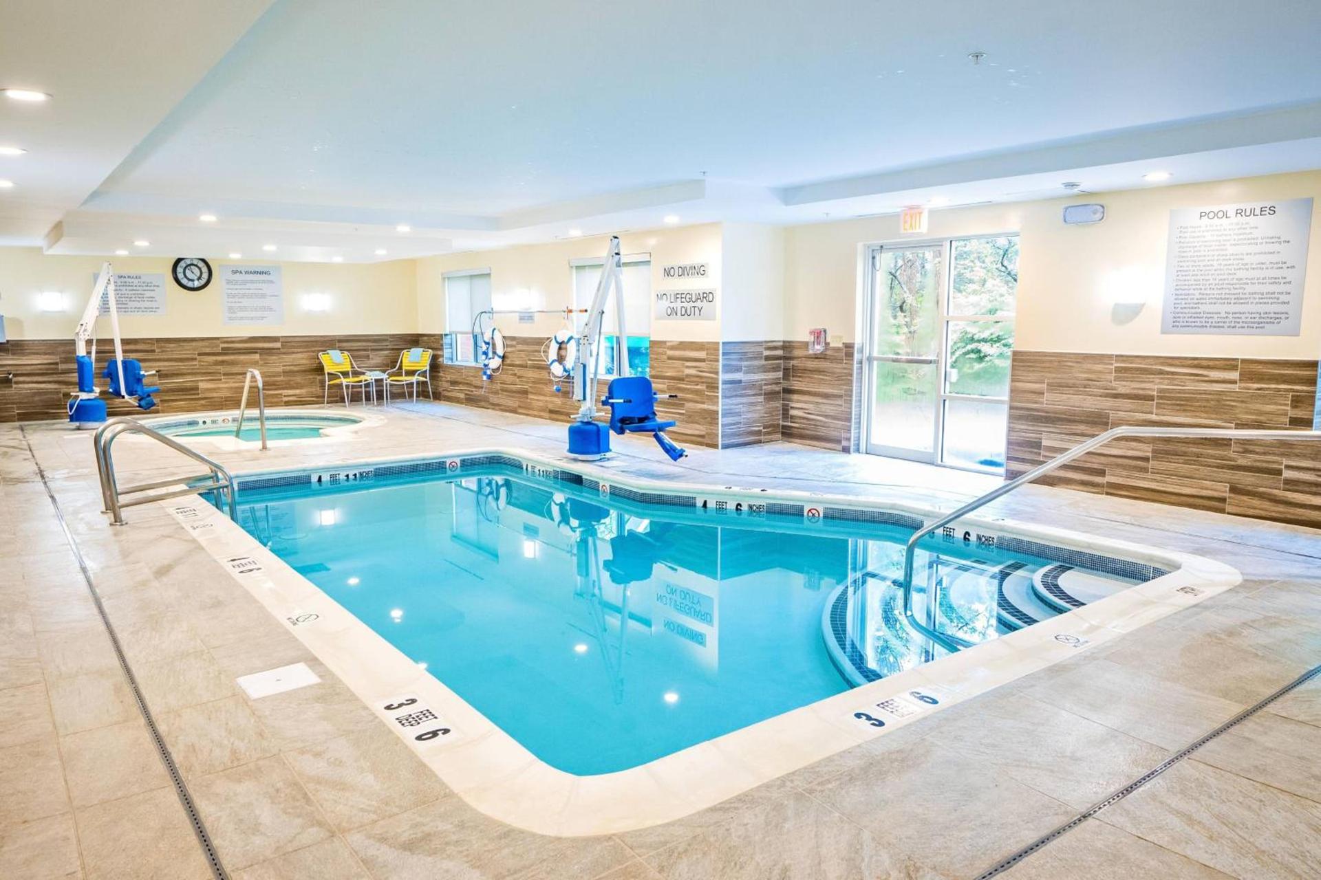 Fairfield by Marriott Medford Long Island photo 16