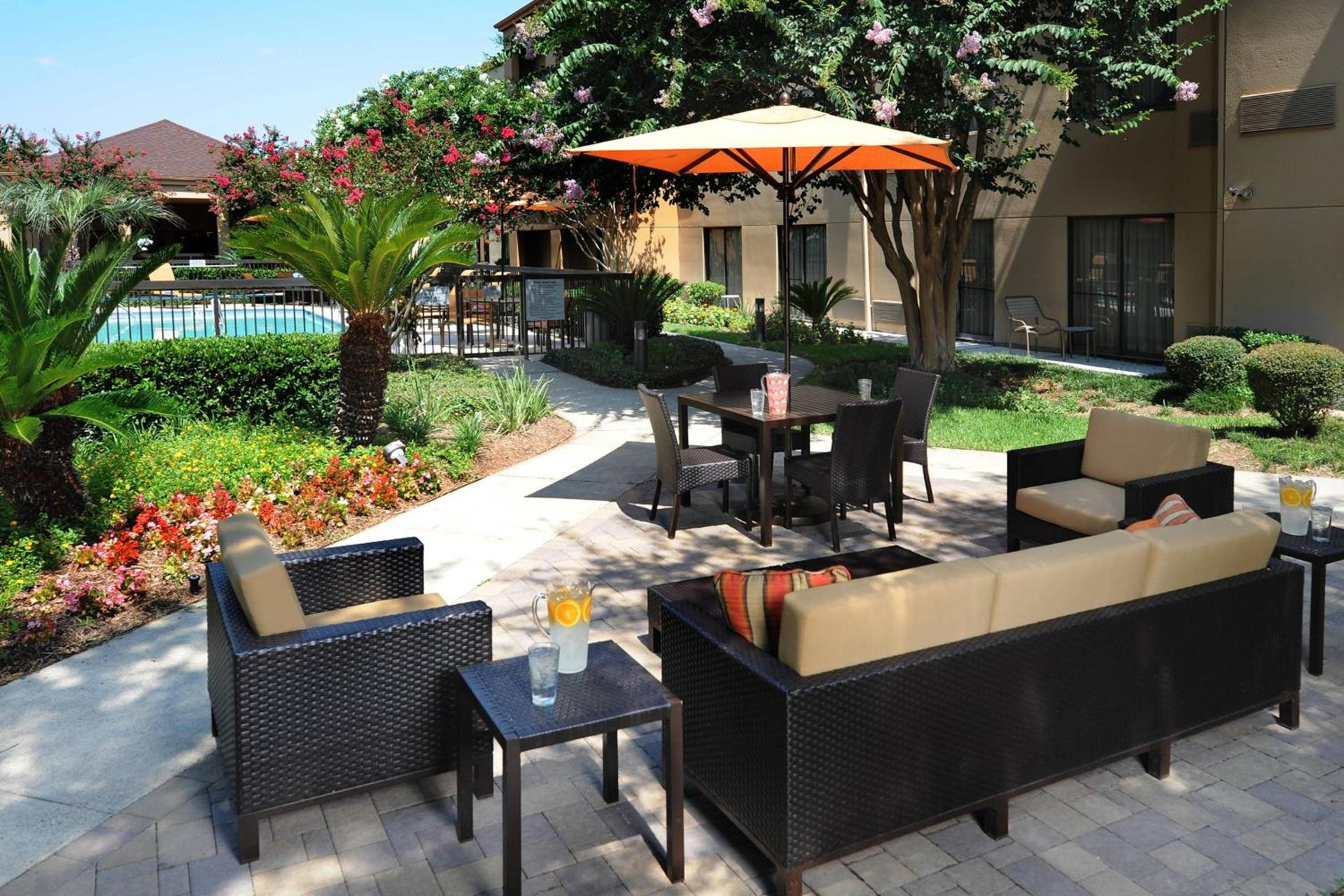 Courtyard by Marriott Houston Hobby Airport photo 2