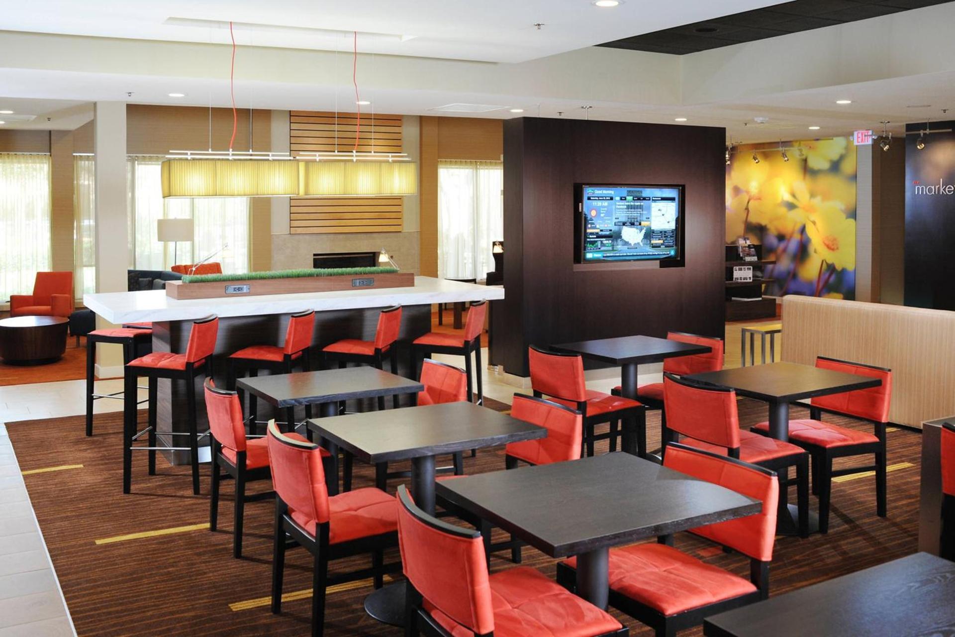 Courtyard by Marriott Houston Hobby Airport photo 18