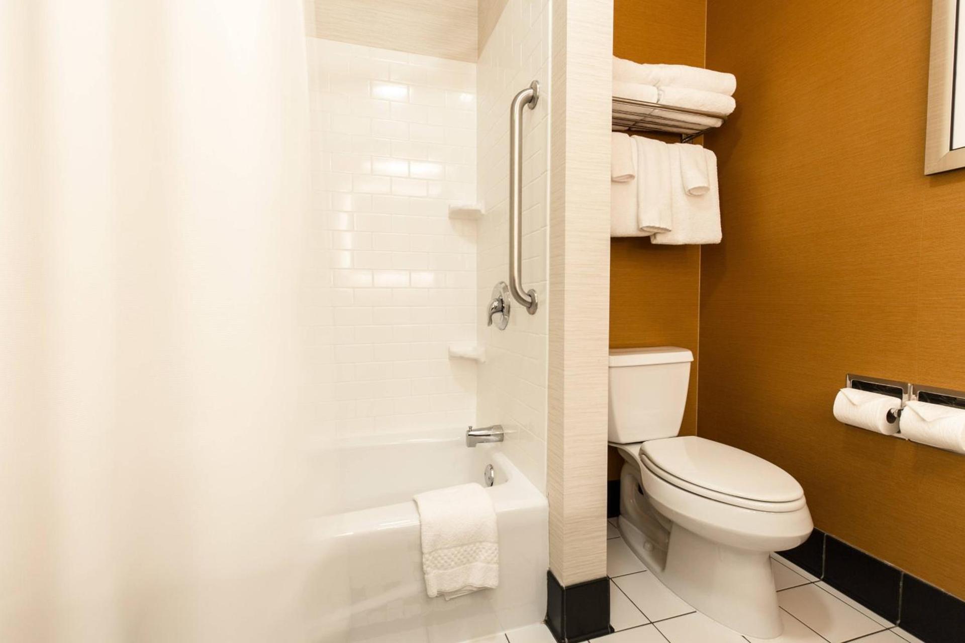 Fairfield Inn and Suites by Marriott Portsmouth Exeter photo 8