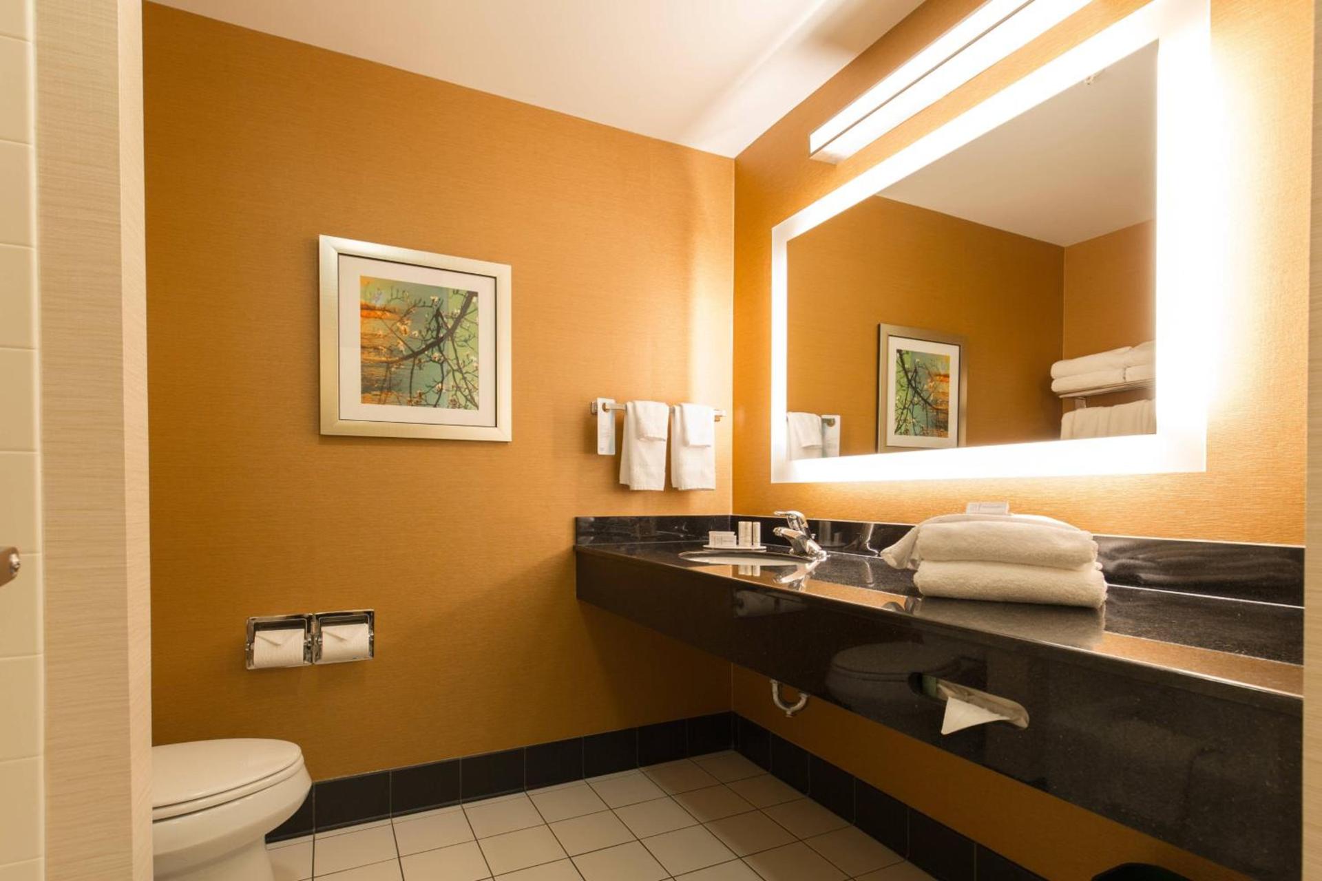 Fairfield Inn and Suites by Marriott Portsmouth Exeter photo 9