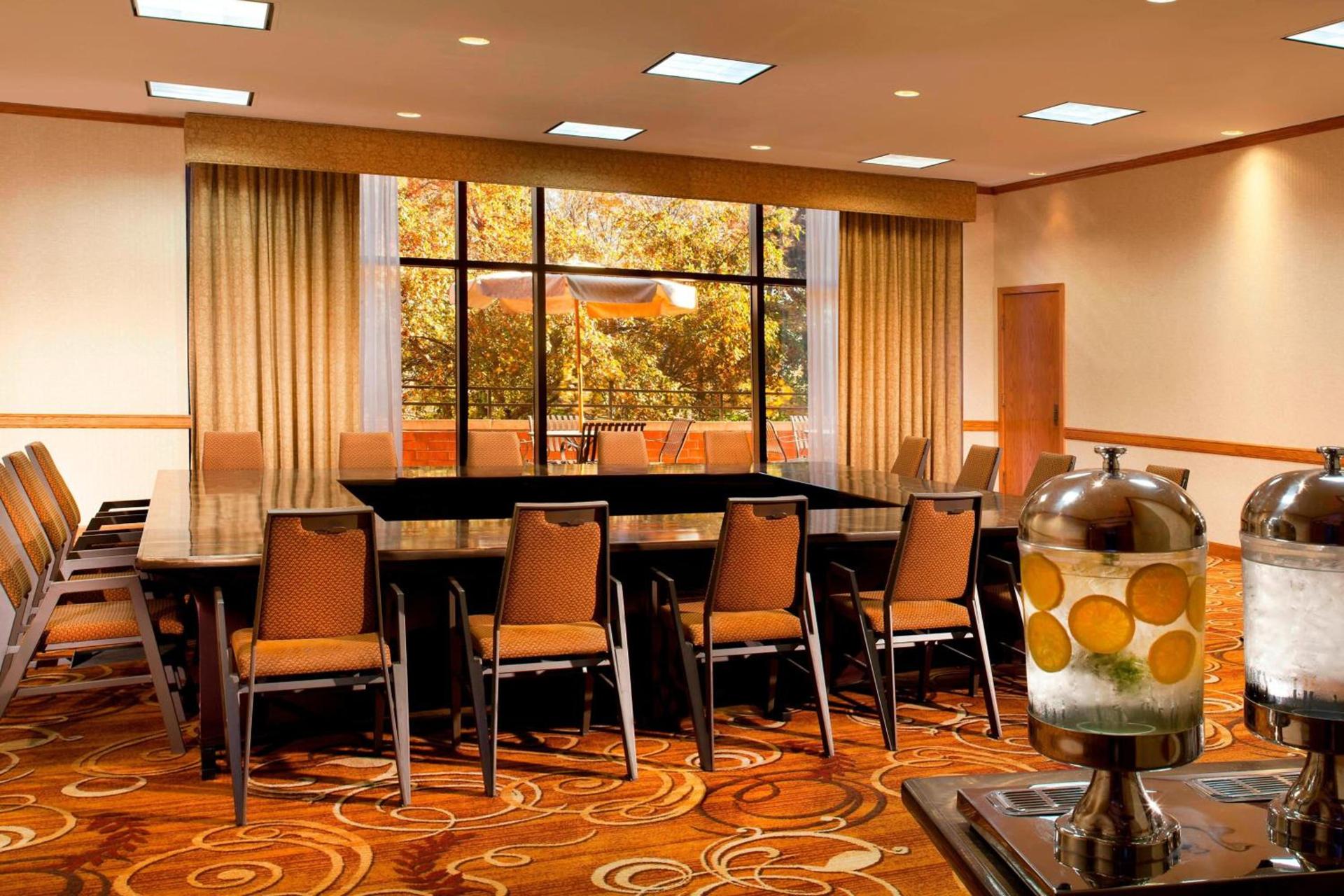 Sheraton Minneapolis West Hotel photo 70