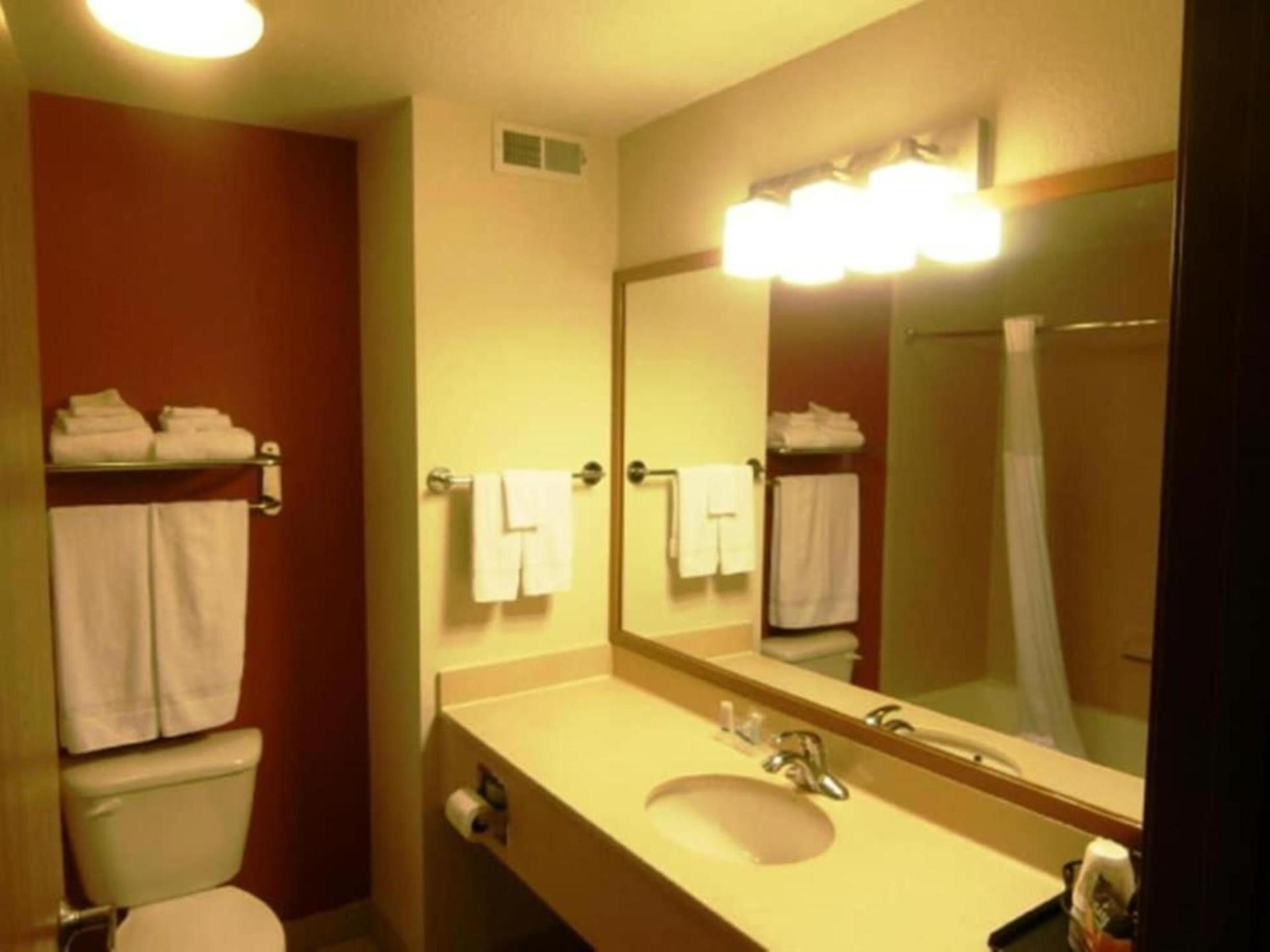 Sleep Inn & Suites Lake of the Ozarks photo 41