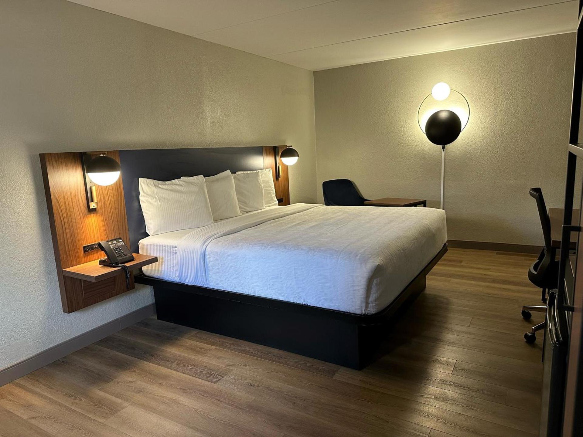 La Quinta Inn by Wyndham Huntsville Research Park photo 2
