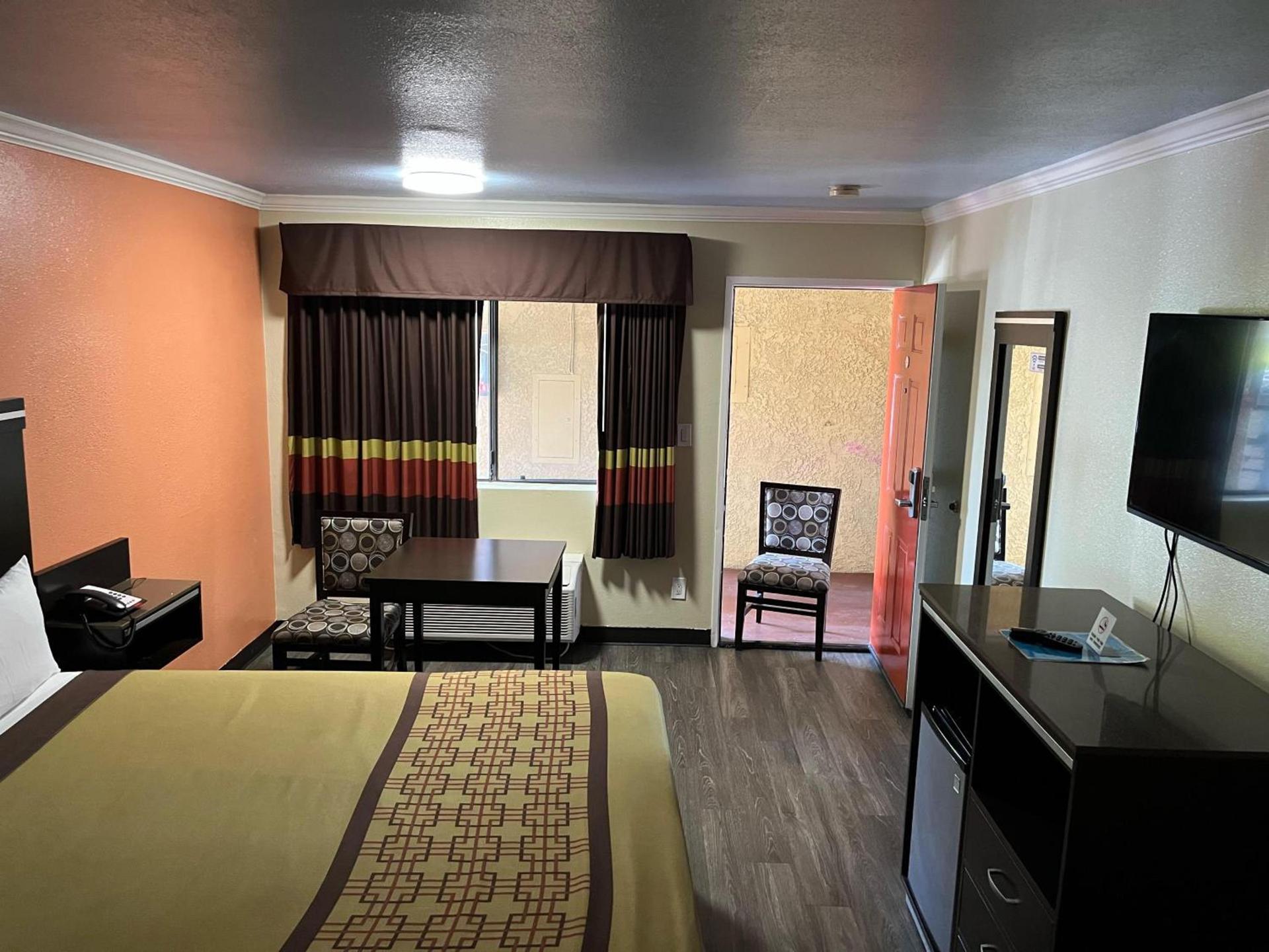 Rivera Inn & Suites Motel photo 8
