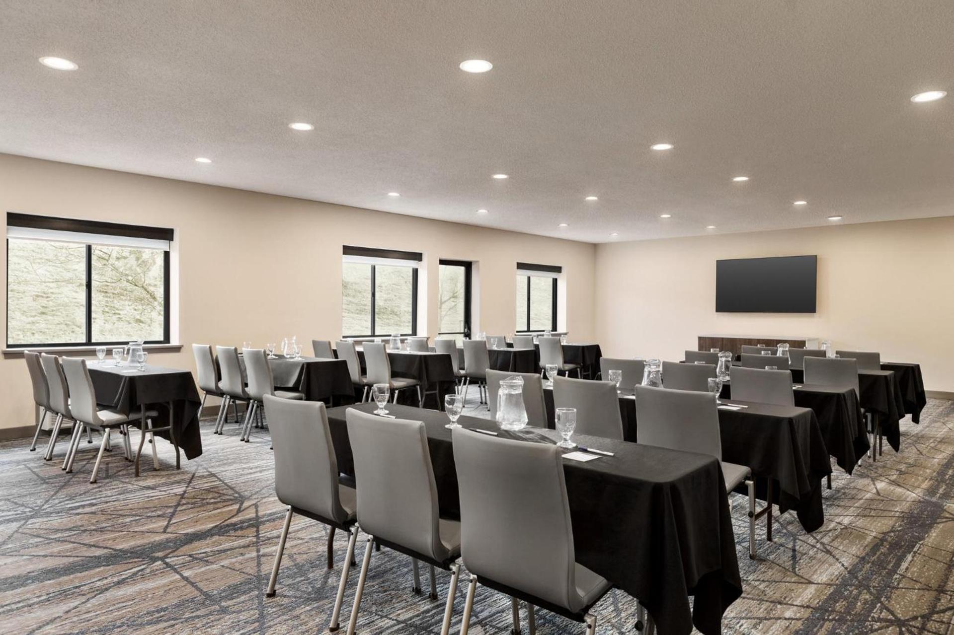 Holiday Inn Express & Suites East Greenbush Albany-Skyline by IHG photo 16