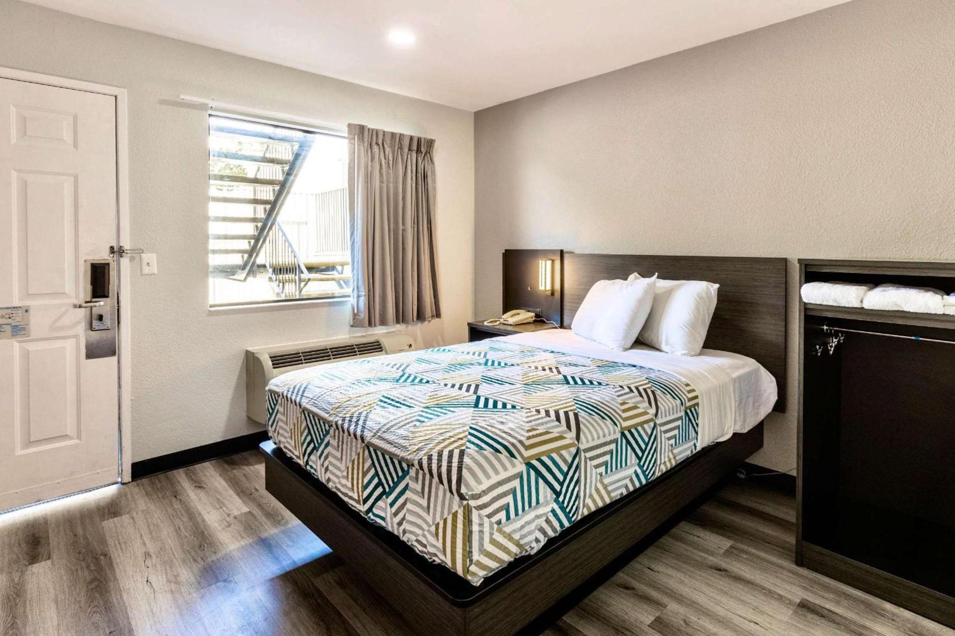 Motel 6-Carlsbad, CA - East Near LEGOLAND photo 6