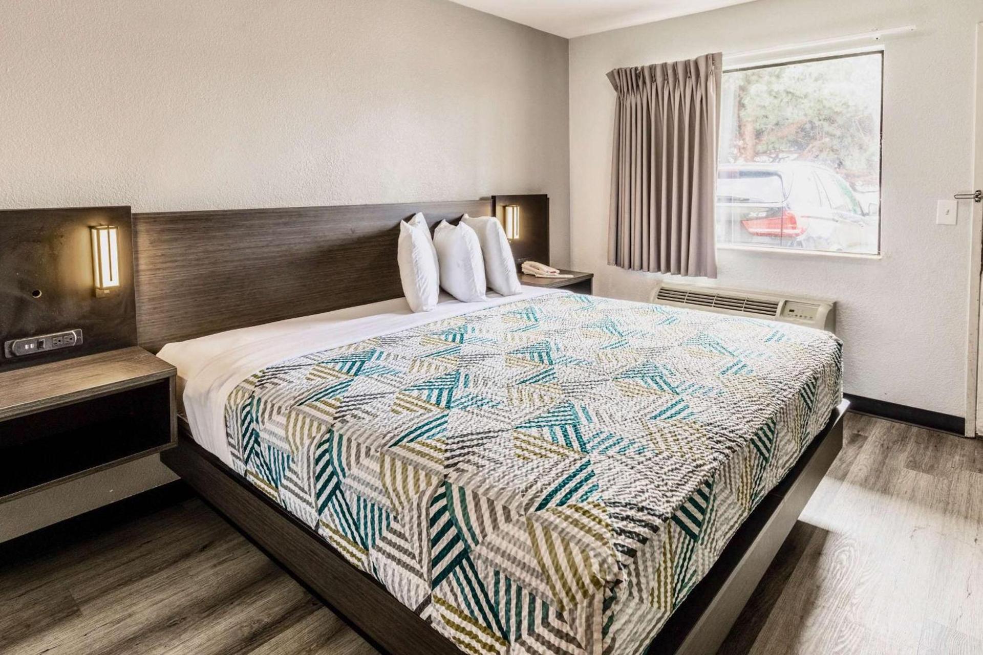 Motel 6-Carlsbad, CA - East Near LEGOLAND photo 8