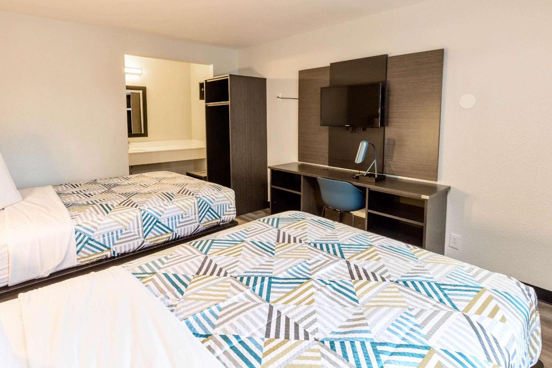 Motel 6-Carlsbad, CA - East Near LEGOLAND photo 13