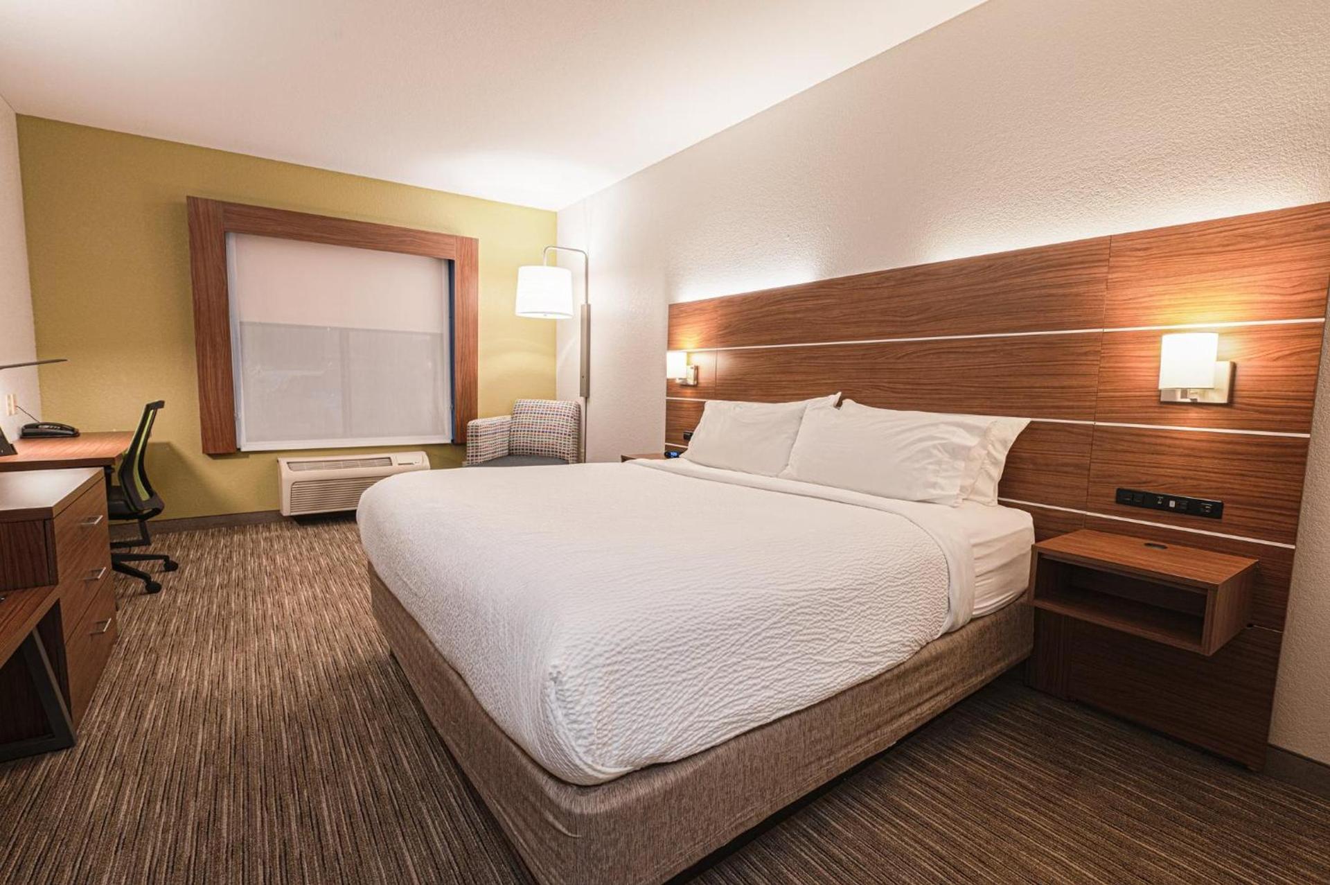 Holiday Inn Express Hotel & Suites East Lansing by IHG photo 3