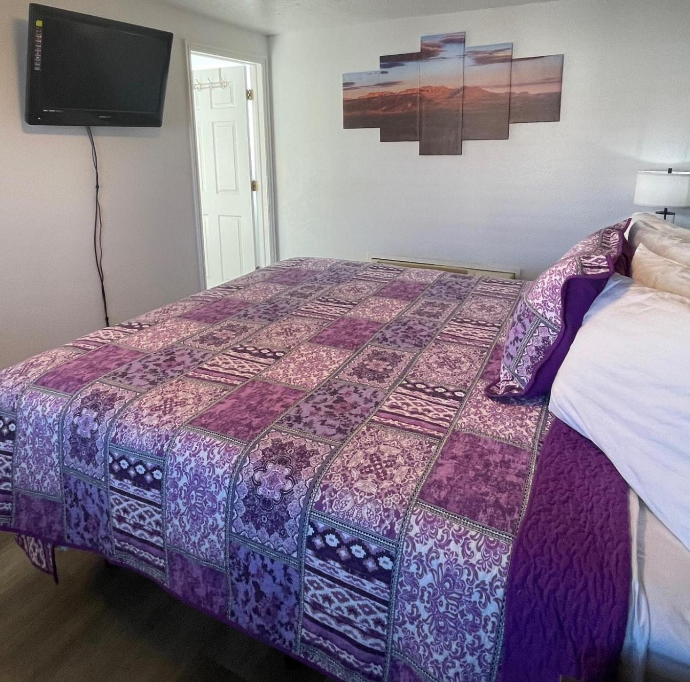 Purple Sage Motel photo 11