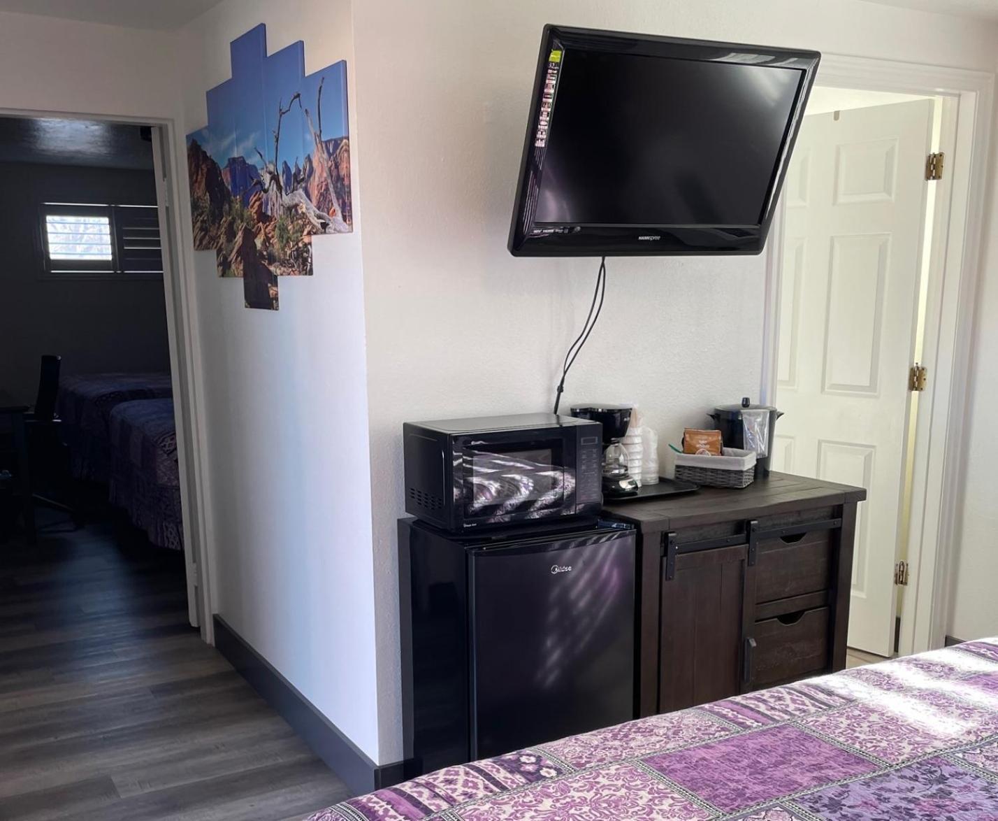 Purple Sage Motel photo 12