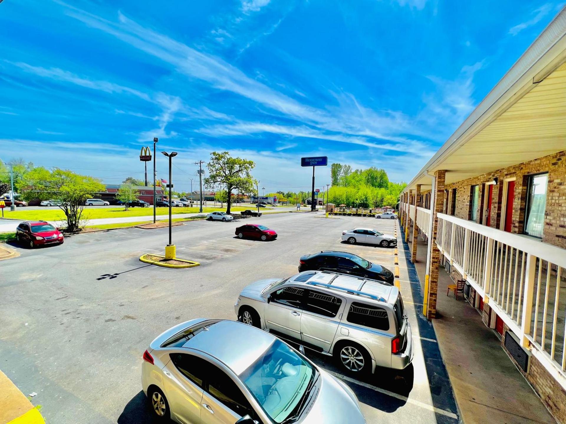 Rodeway Inn Expo Center photo 11