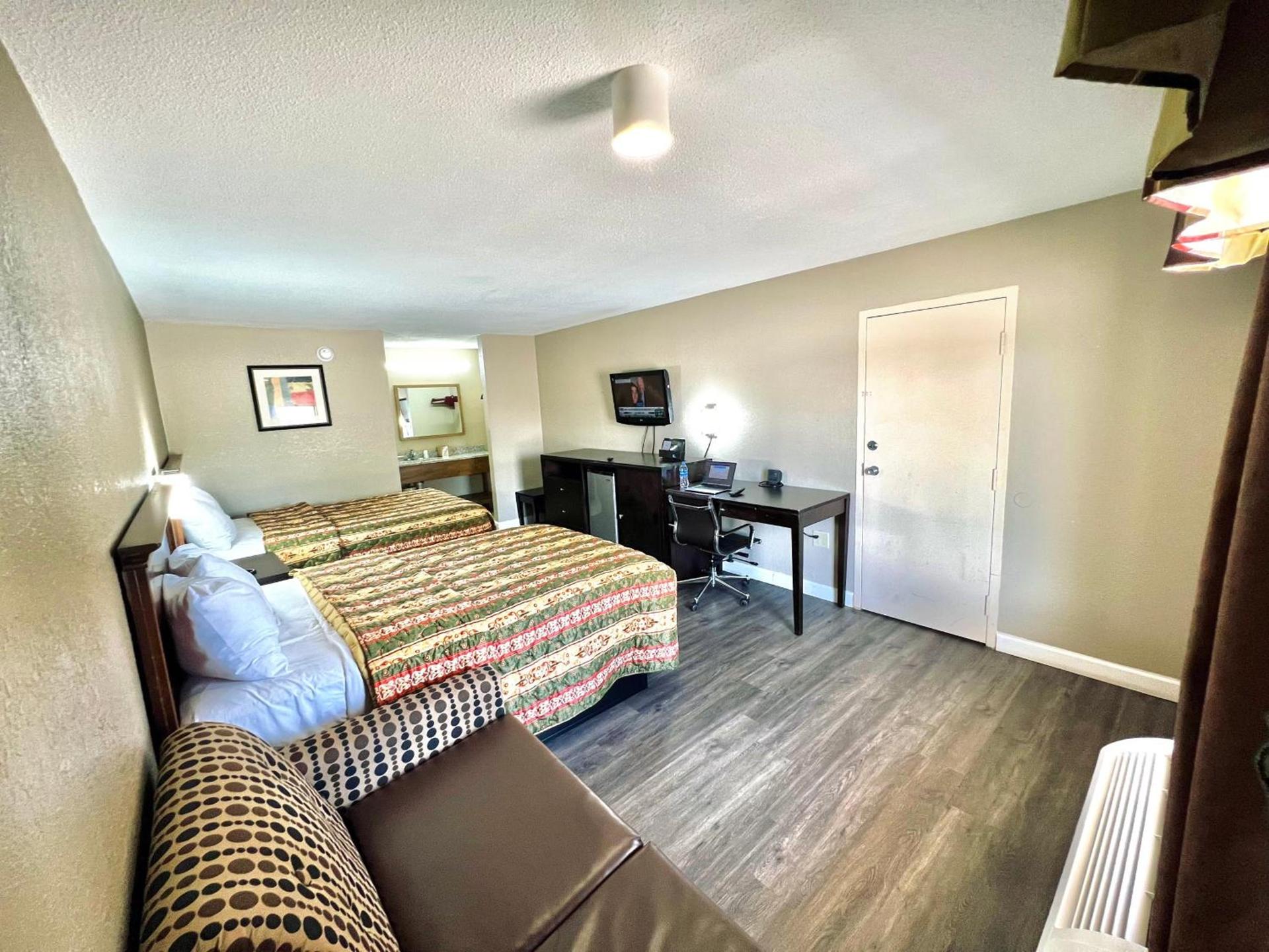 Rodeway Inn Expo Center photo 12