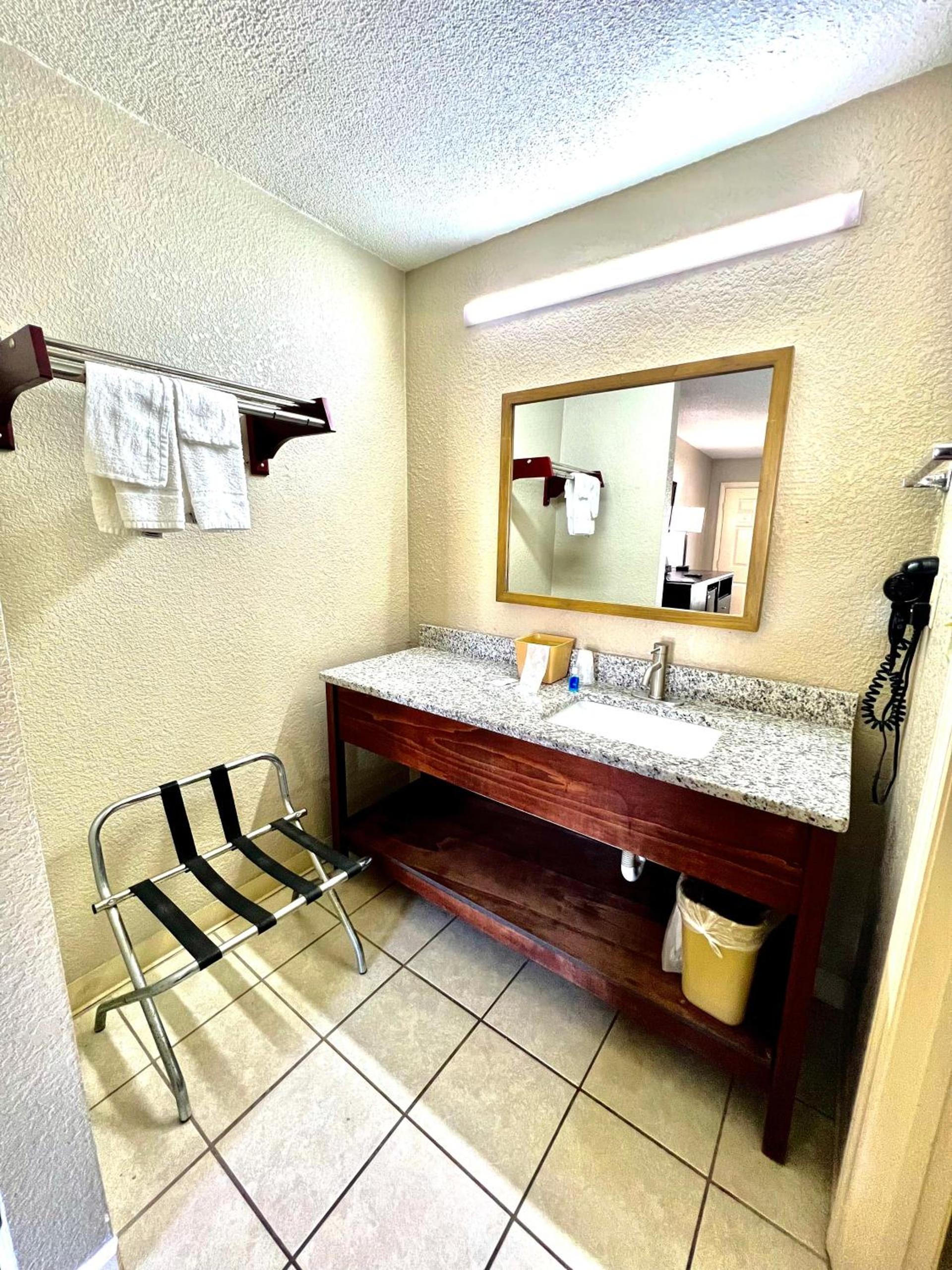 Rodeway Inn Expo Center photo 10