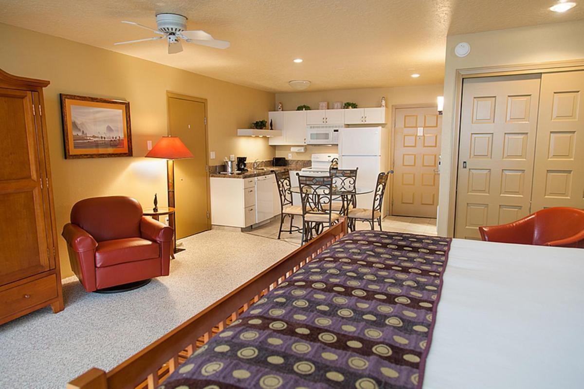 Inn at Spanish Head Resort Hotel photo 28