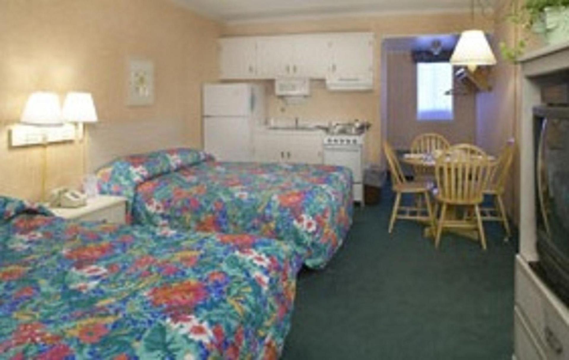 Shangri-La Motel photo 15