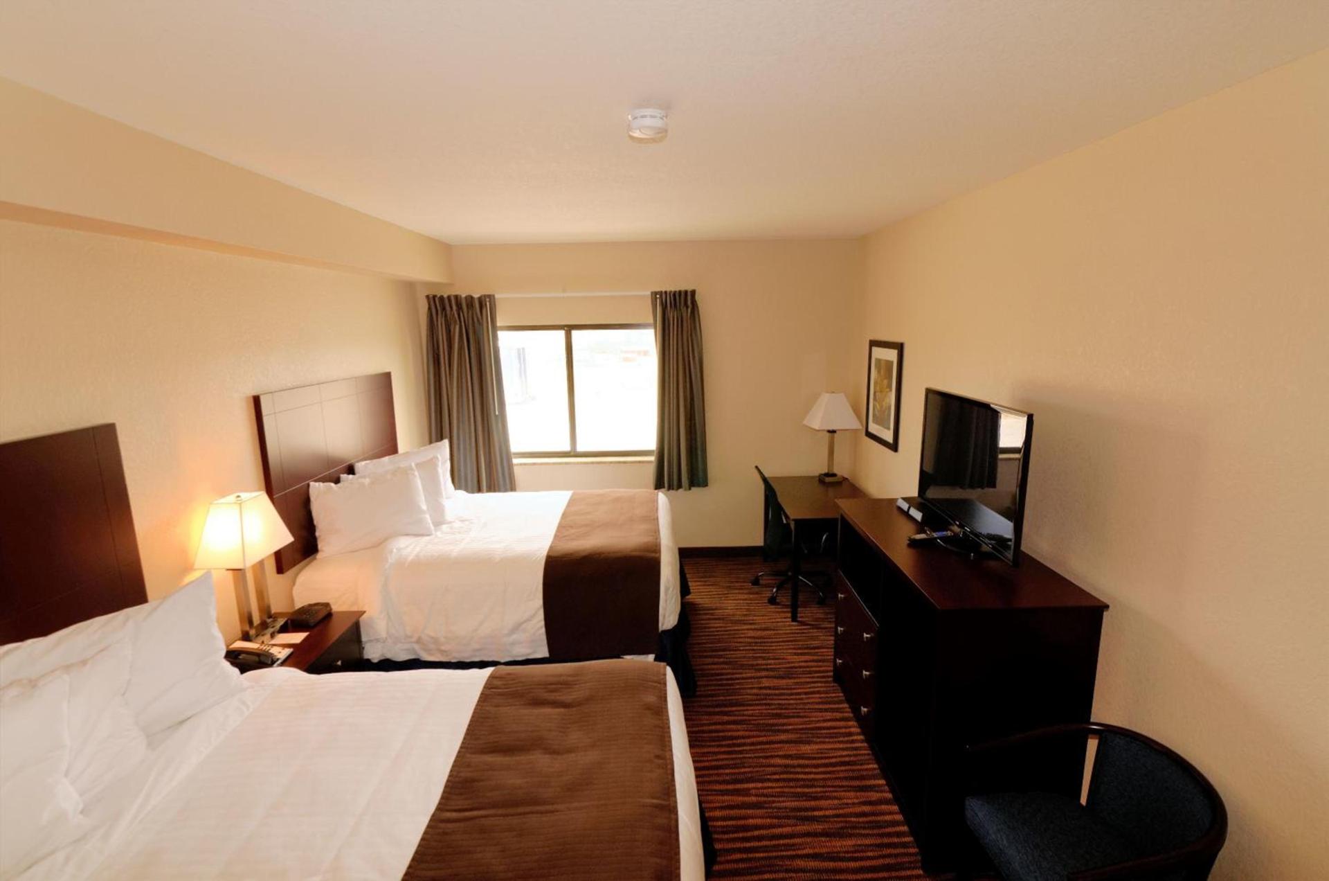 Cobblestone Inn & Suites - Denison | Oak Ridge photo 30