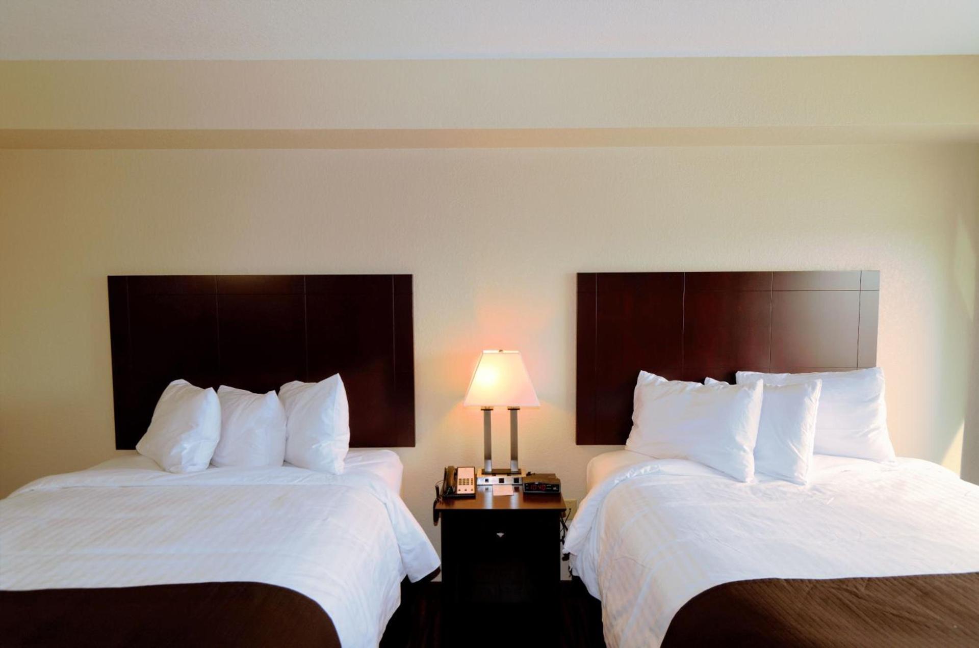 Cobblestone Inn & Suites - Denison | Oak Ridge photo 31