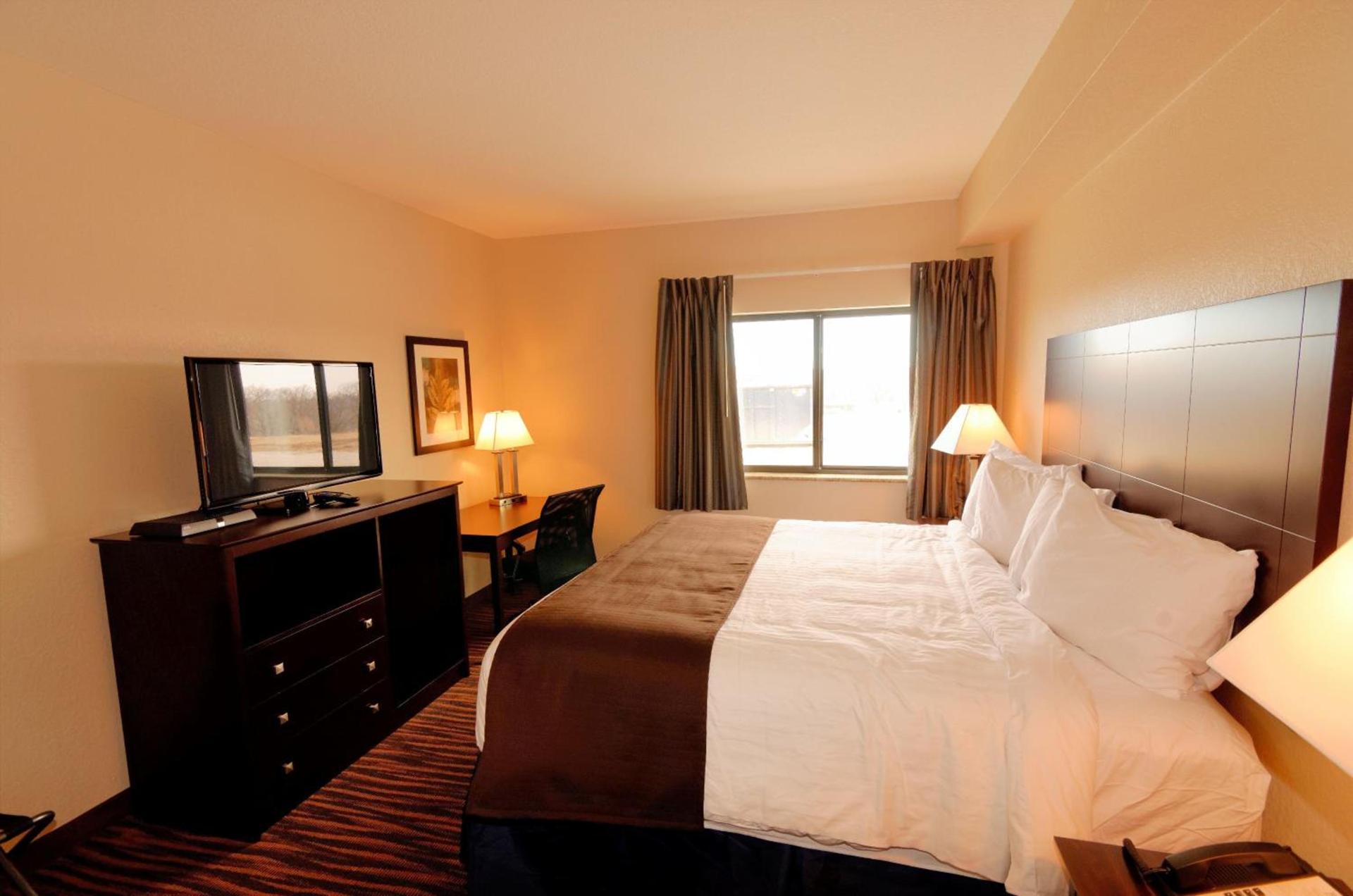 Cobblestone Inn & Suites - Denison | Oak Ridge photo 7