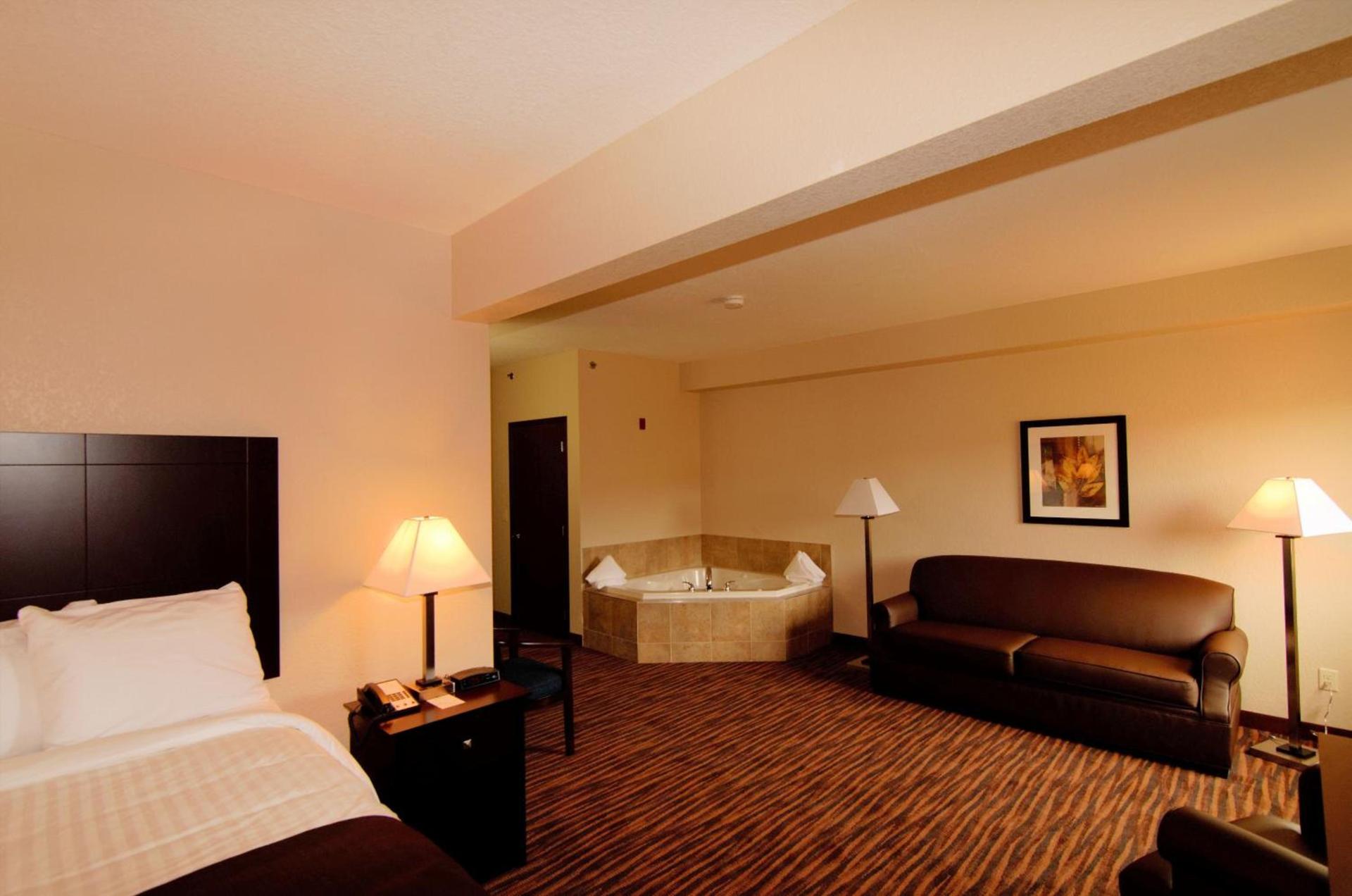 Cobblestone Inn & Suites - Denison | Oak Ridge photo 35