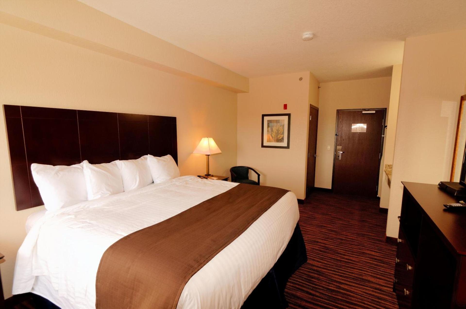 Cobblestone Inn & Suites - Denison | Oak Ridge photo 38