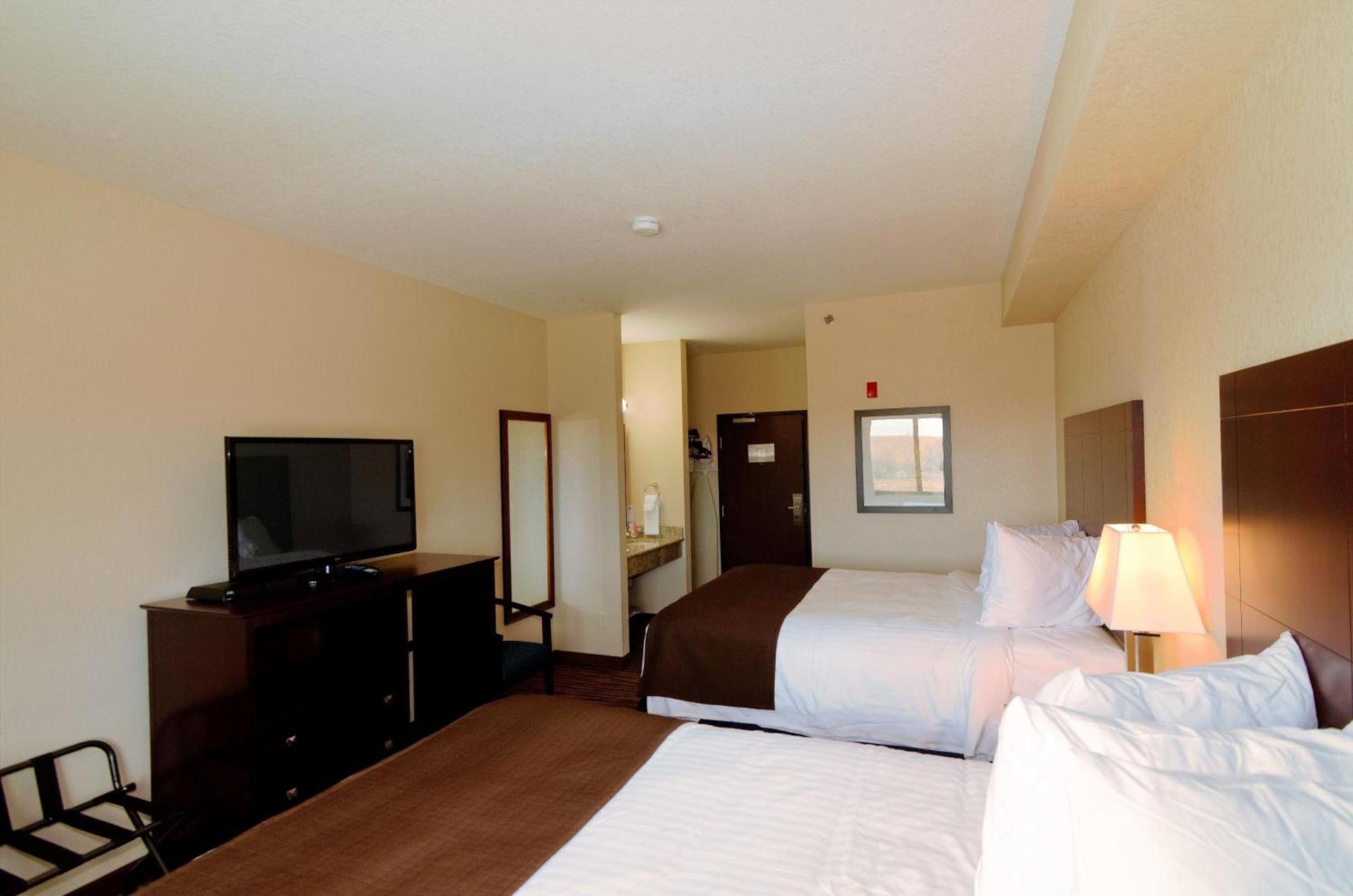 Cobblestone Inn & Suites - Denison | Oak Ridge photo 41