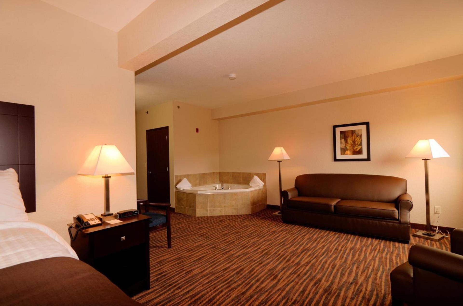 Cobblestone Inn & Suites - Denison | Oak Ridge photo 10
