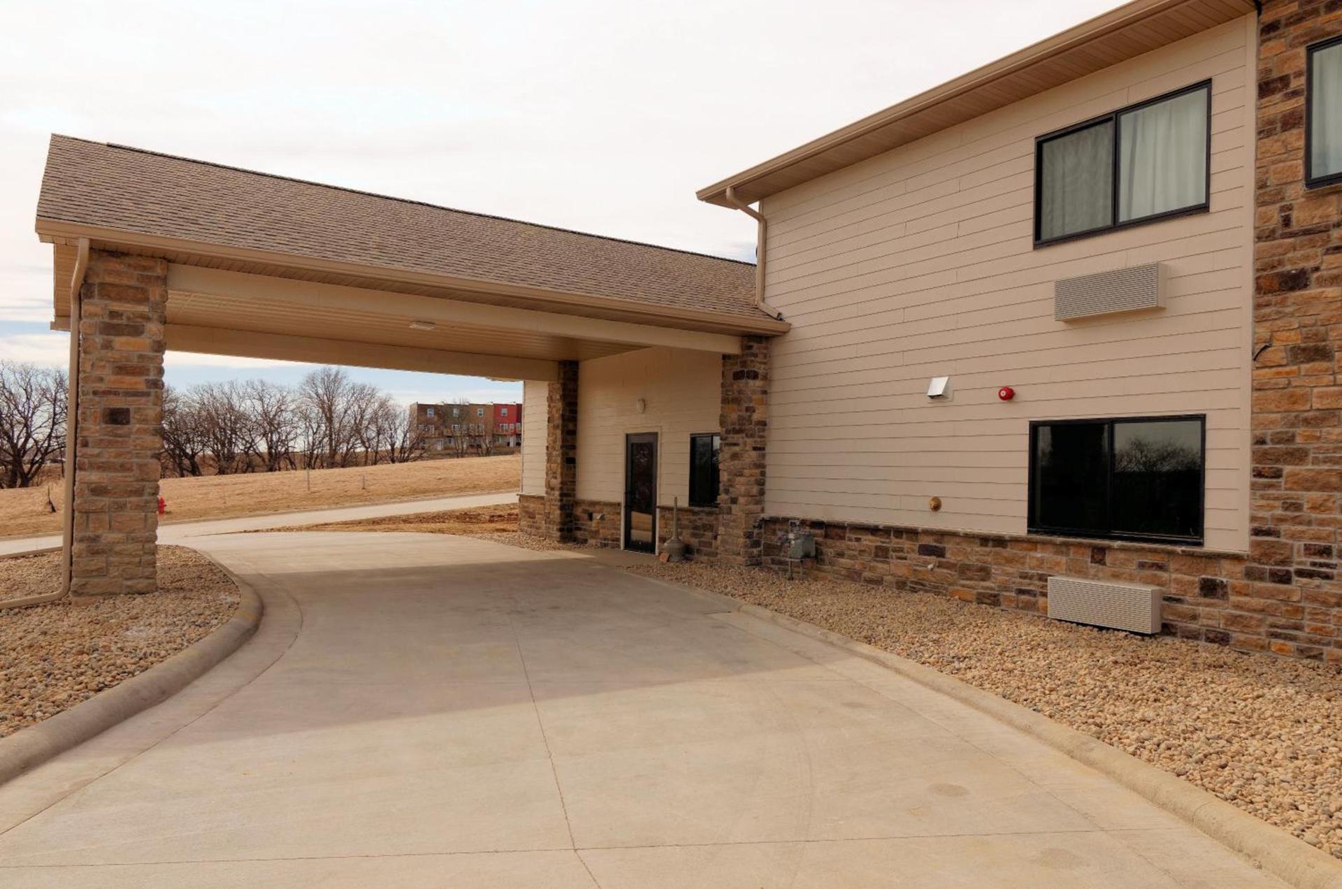 Cobblestone Inn & Suites - Denison | Oak Ridge photo 21