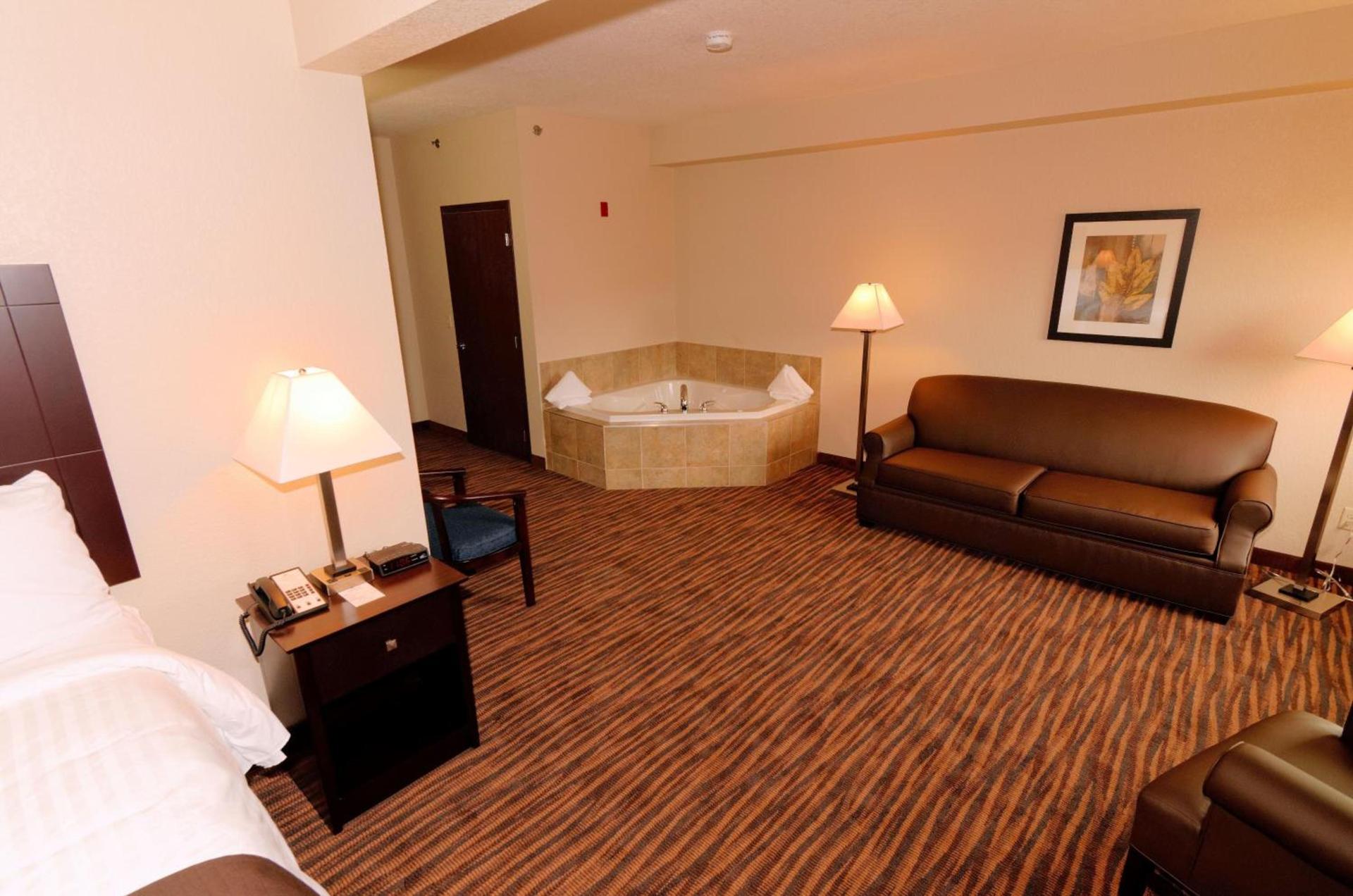 Cobblestone Inn & Suites - Denison | Oak Ridge photo 45