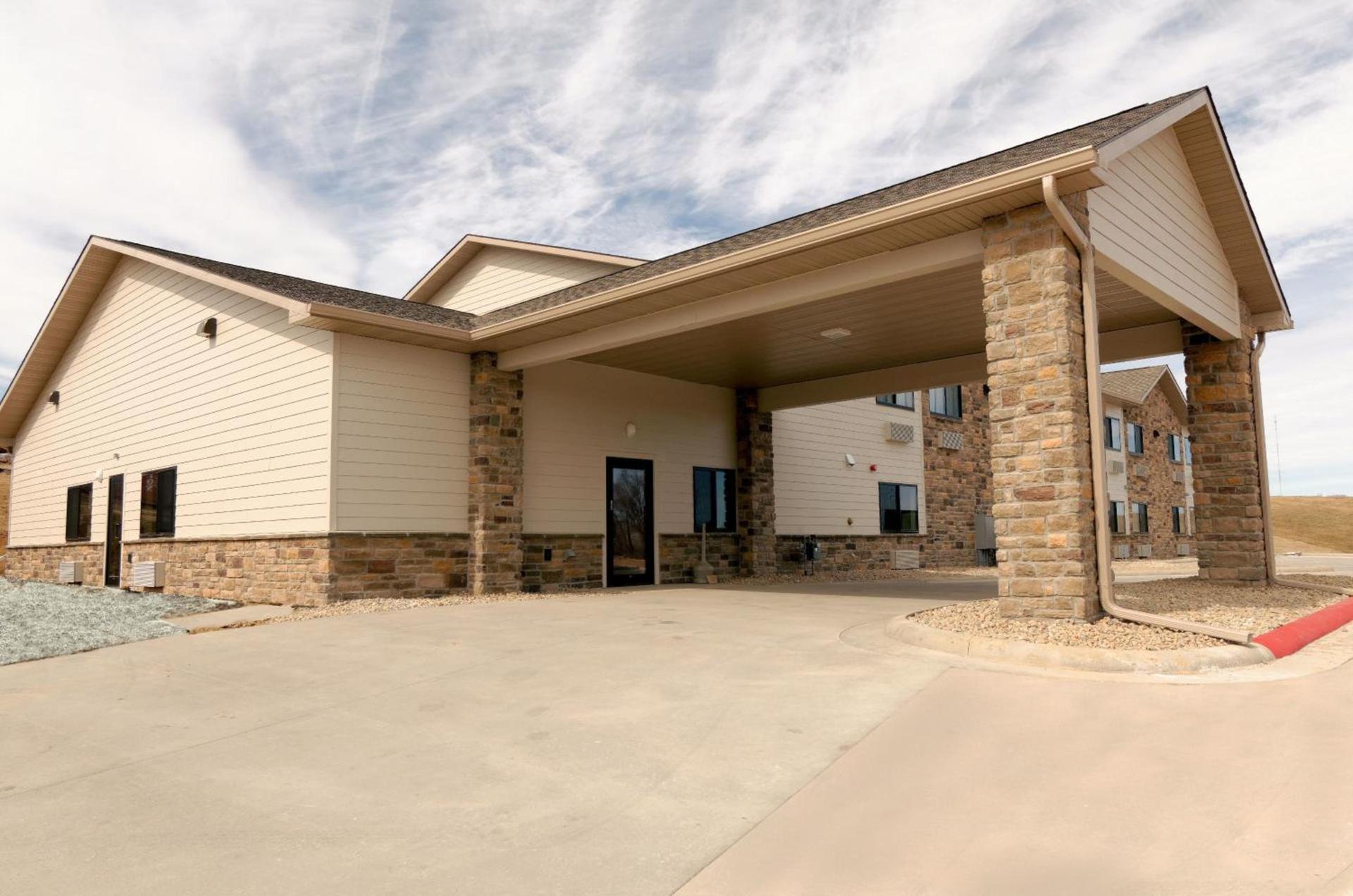 Cobblestone Inn & Suites - Denison | Oak Ridge photo 2