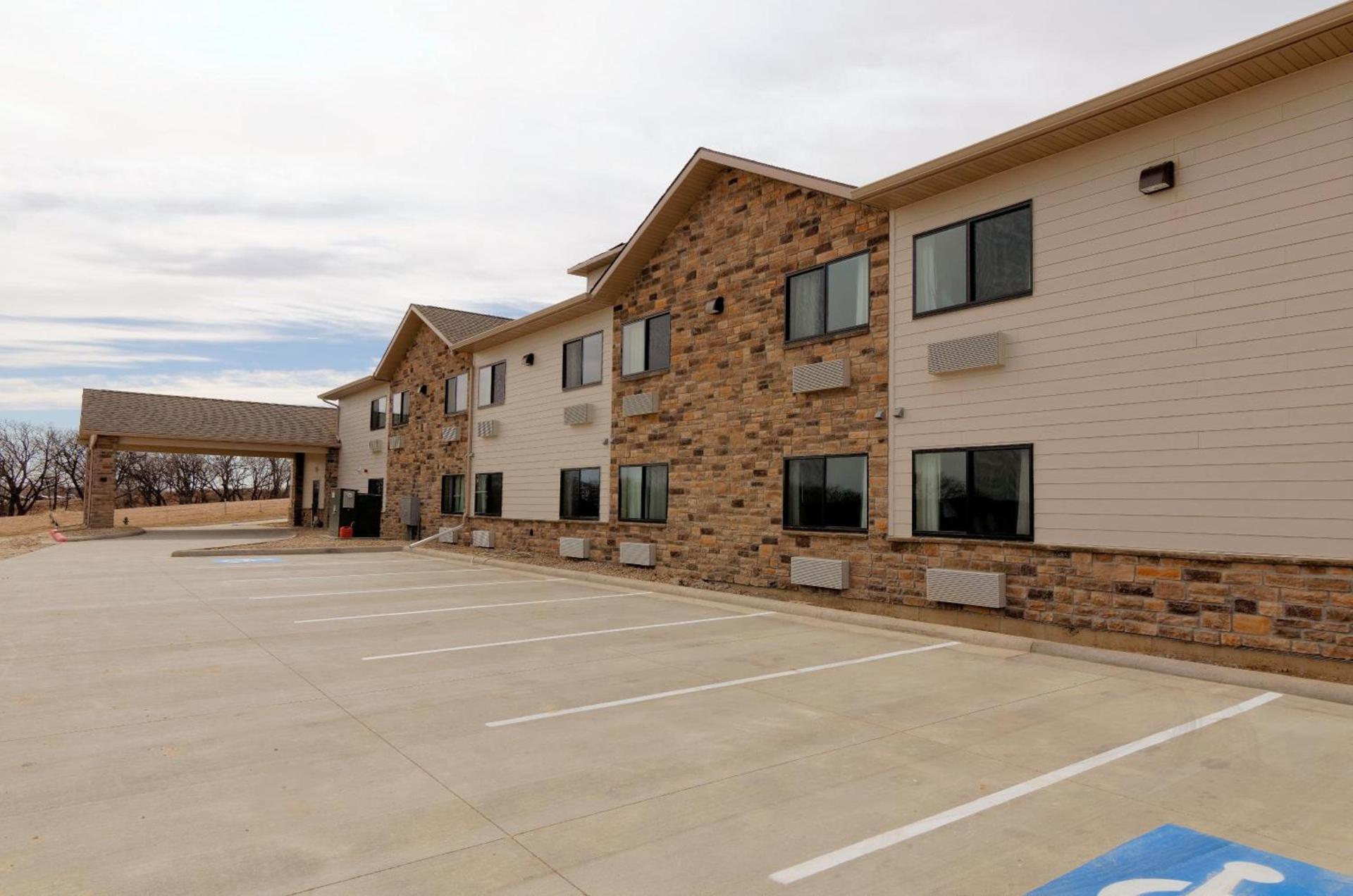Cobblestone Inn & Suites - Denison | Oak Ridge photo 22