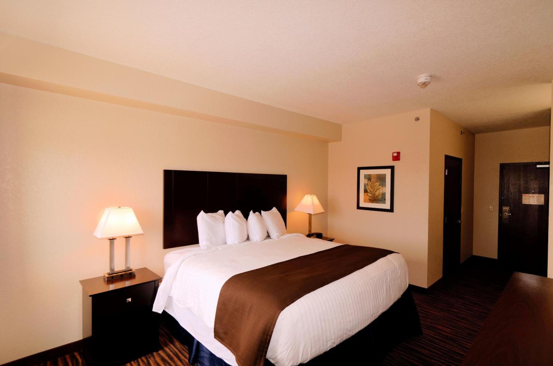 Cobblestone Inn & Suites - Denison | Oak Ridge photo 47