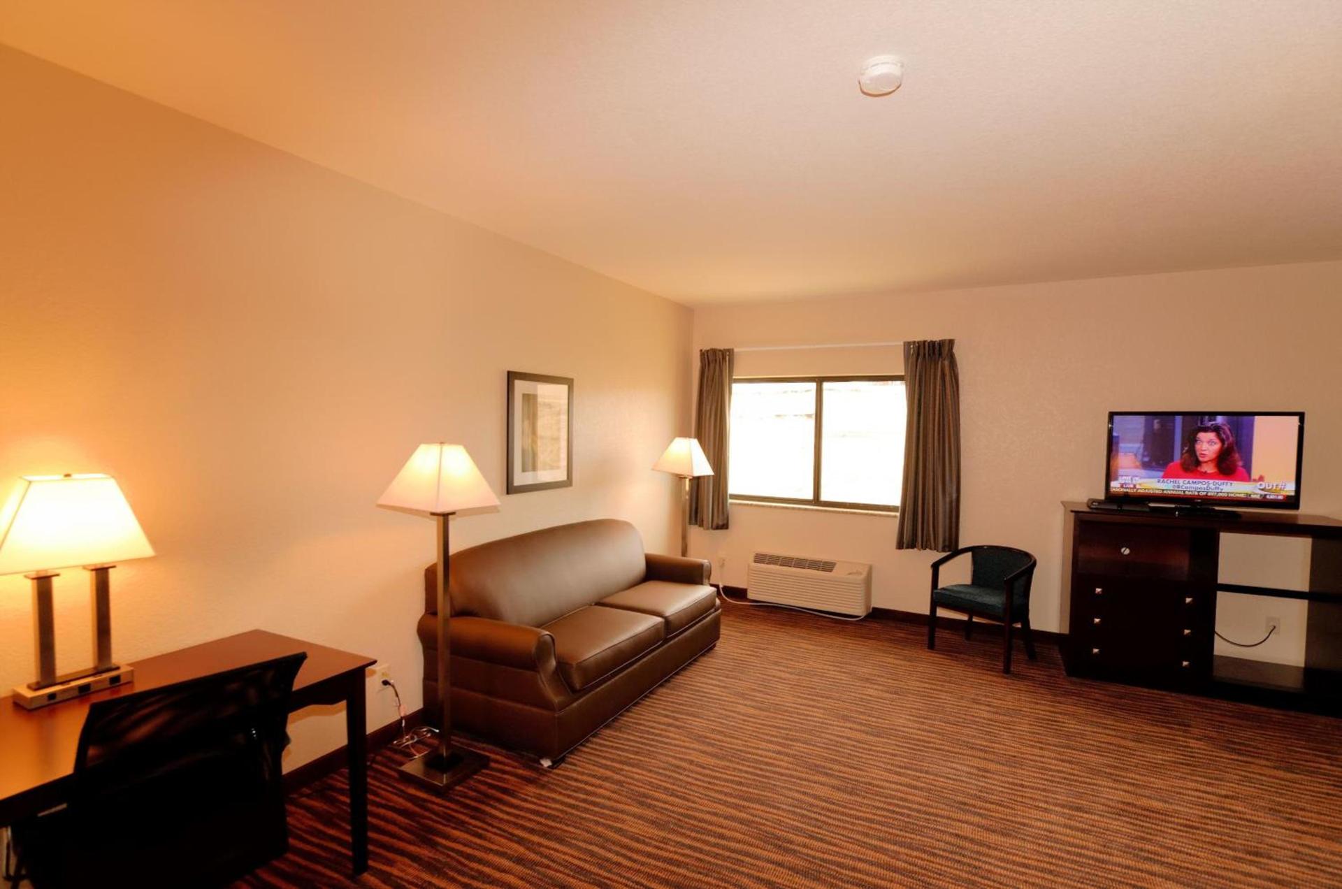 Cobblestone Inn & Suites - Denison | Oak Ridge photo 48