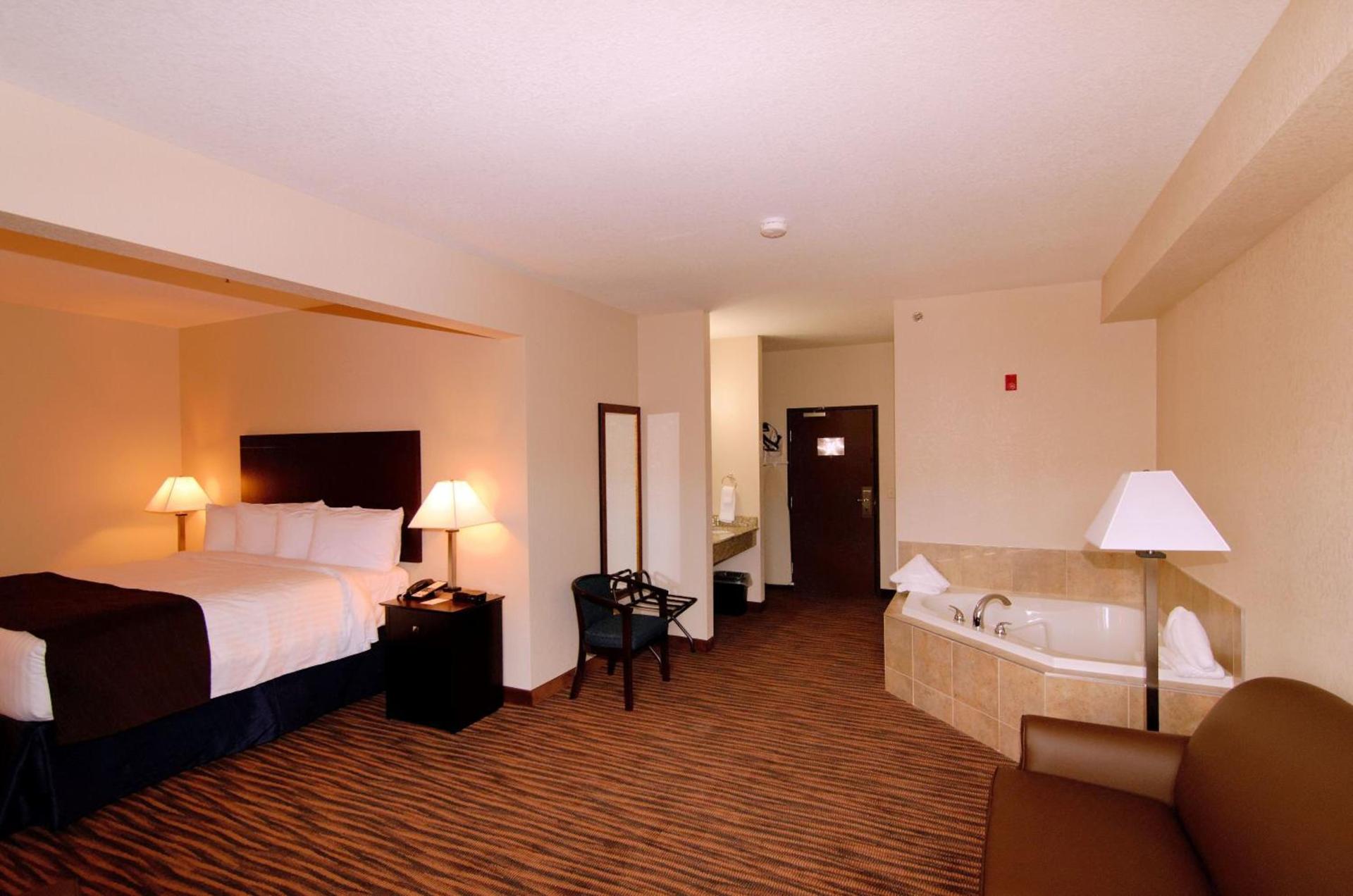 Cobblestone Inn & Suites - Denison | Oak Ridge photo 11