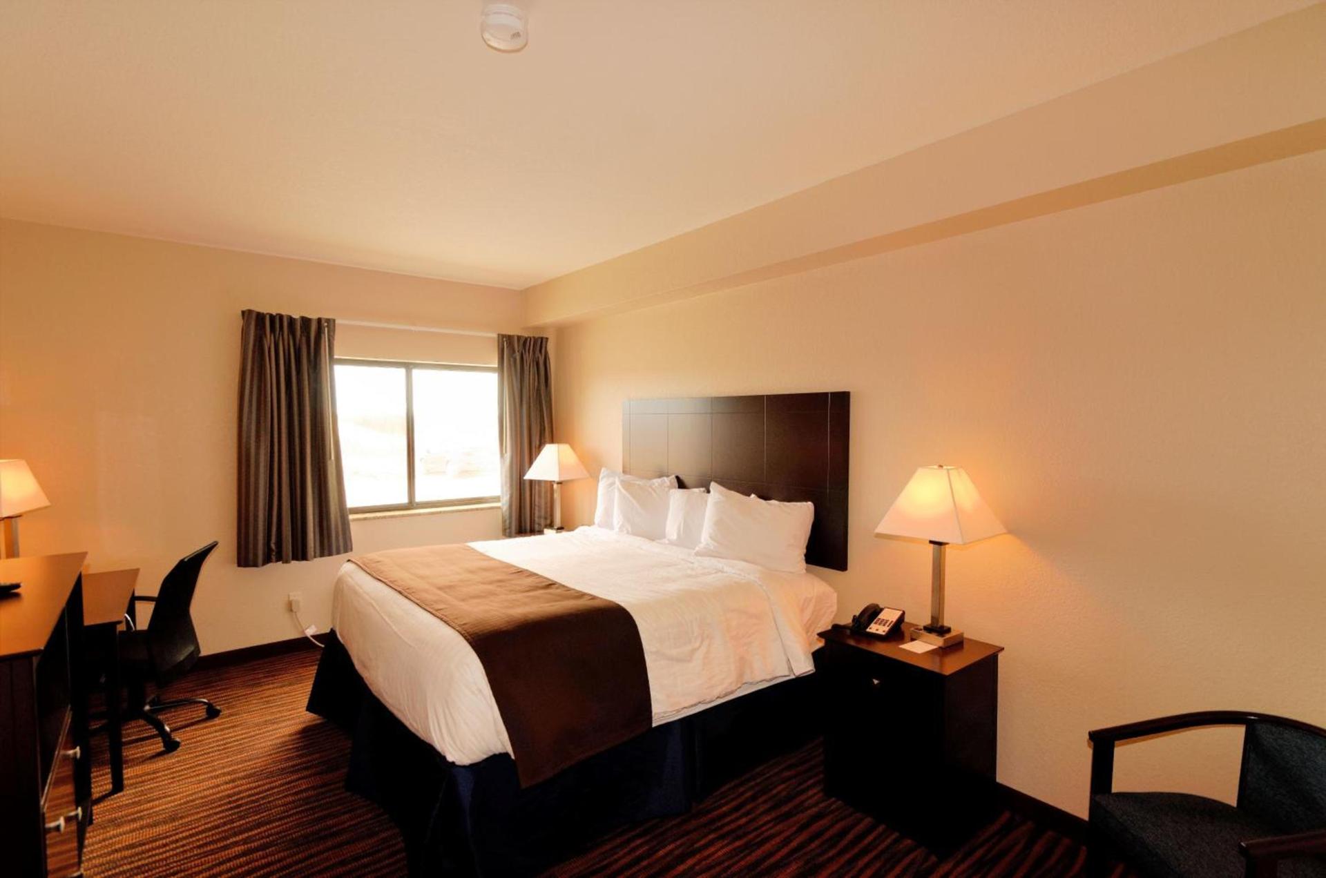 Cobblestone Inn & Suites - Denison | Oak Ridge photo 53