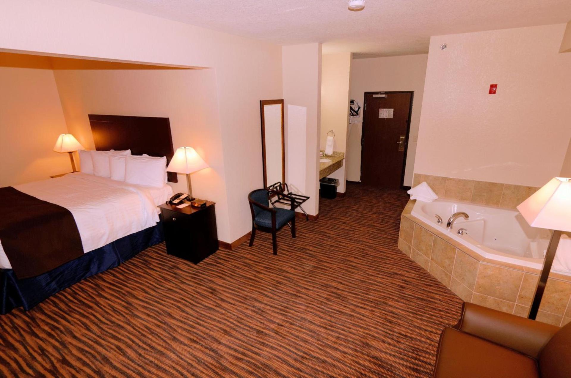 Cobblestone Inn & Suites - Denison | Oak Ridge photo 54