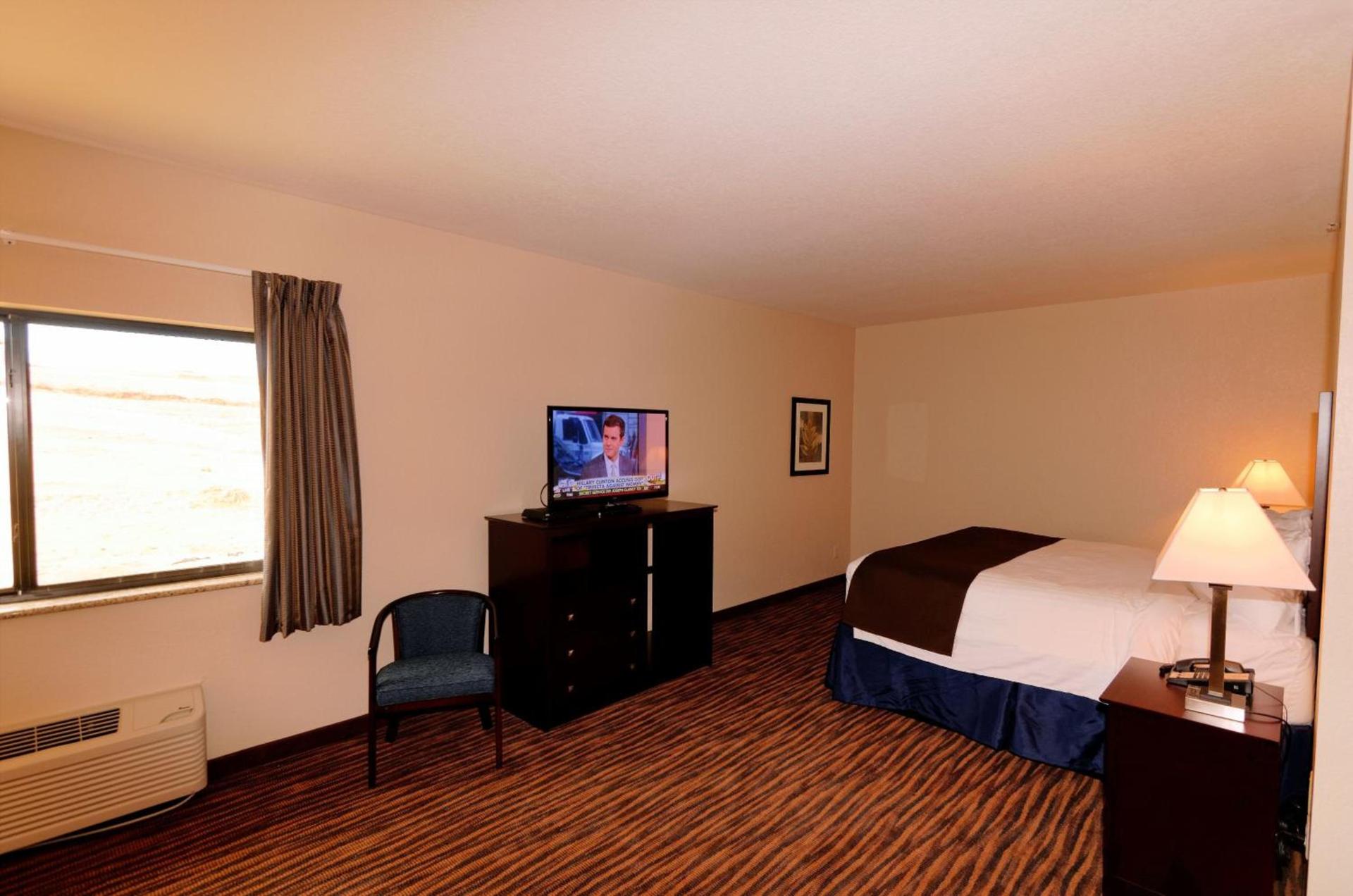 Cobblestone Inn & Suites - Denison | Oak Ridge photo 55