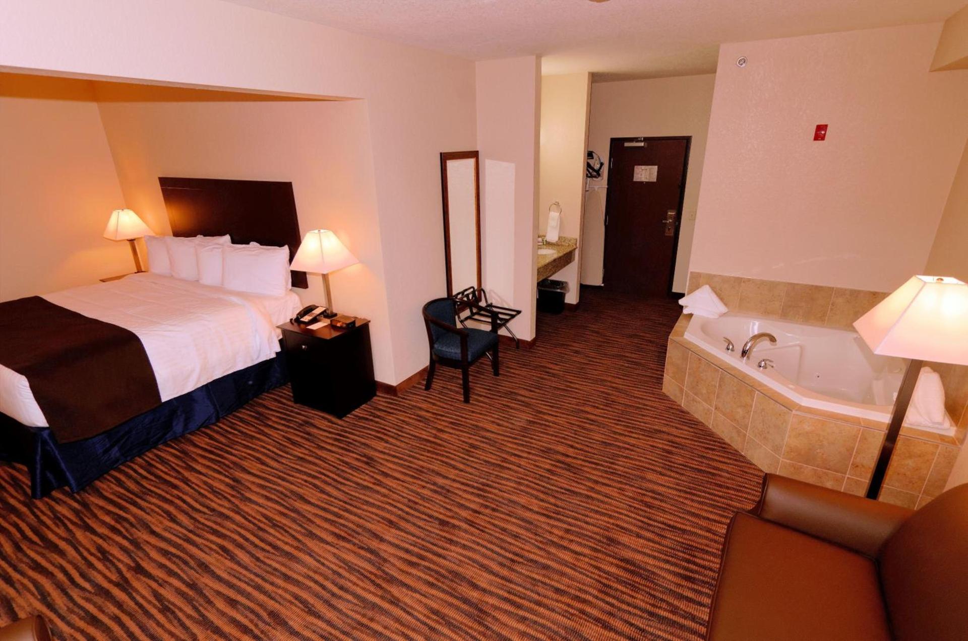 Cobblestone Inn & Suites - Denison | Oak Ridge photo 56