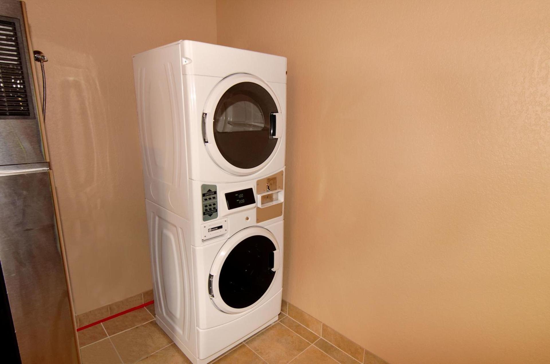 Cobblestone Inn & Suites - Denison | Oak Ridge photo 57