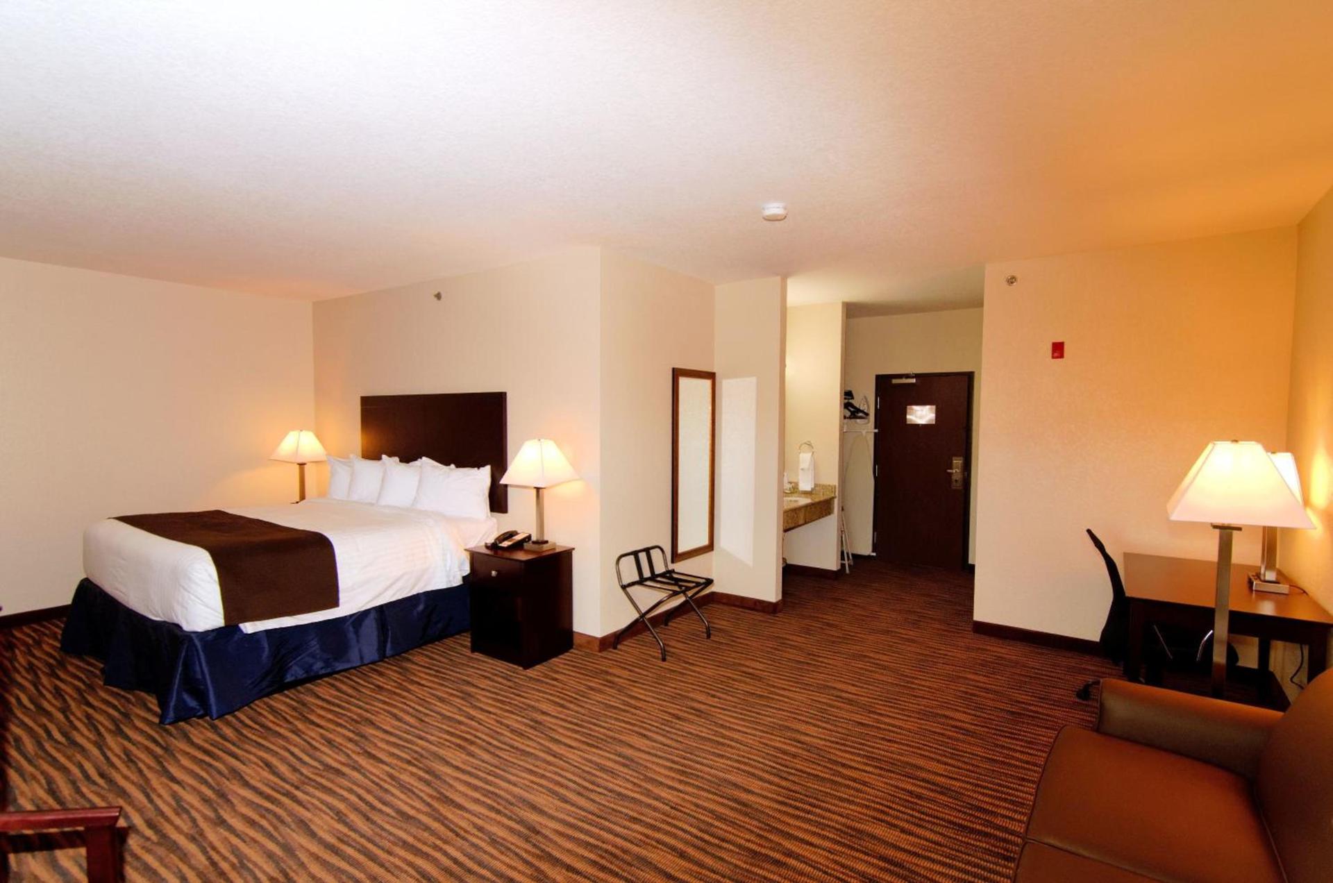 Cobblestone Inn & Suites - Denison | Oak Ridge photo 58