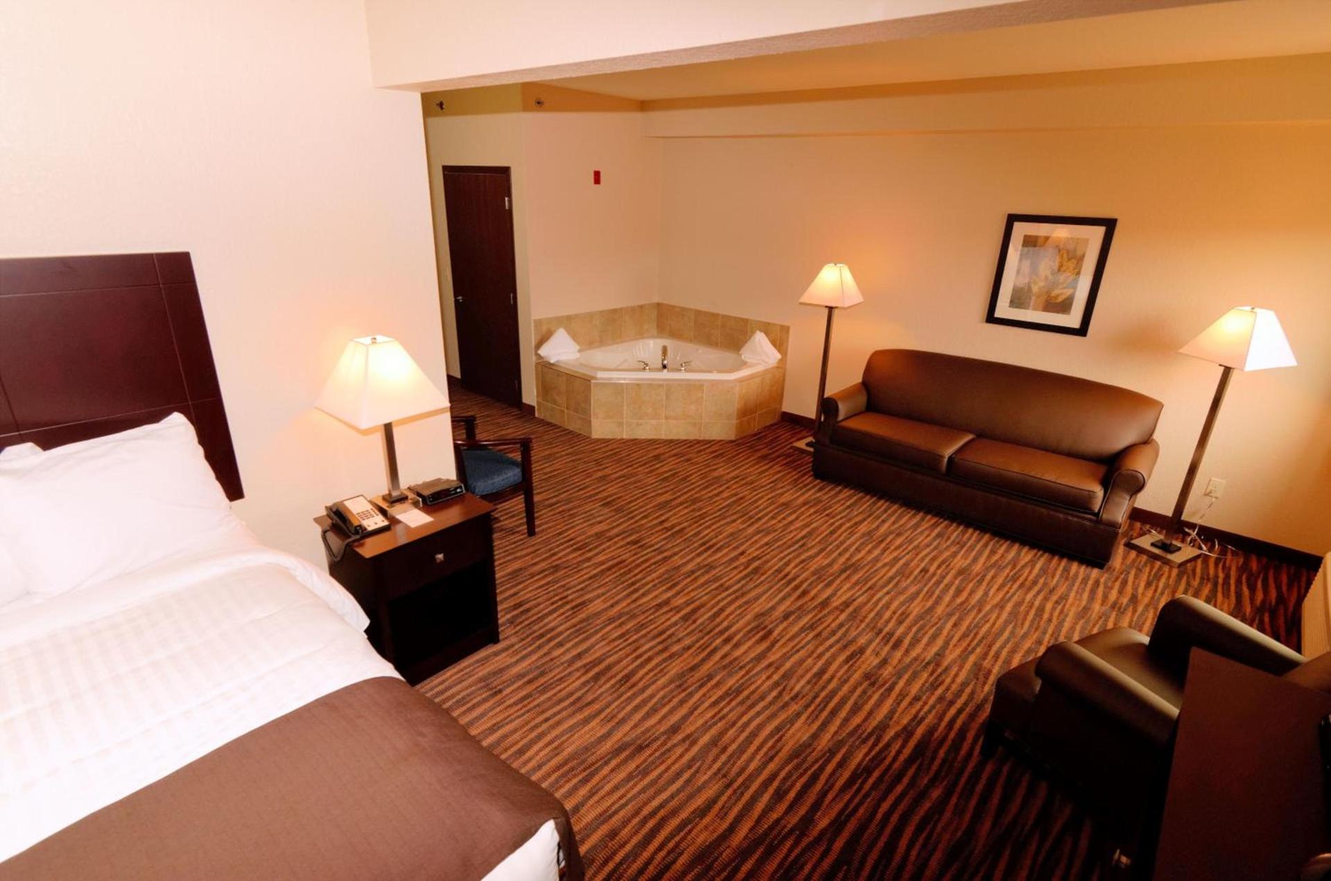 Cobblestone Inn & Suites - Denison | Oak Ridge photo 59