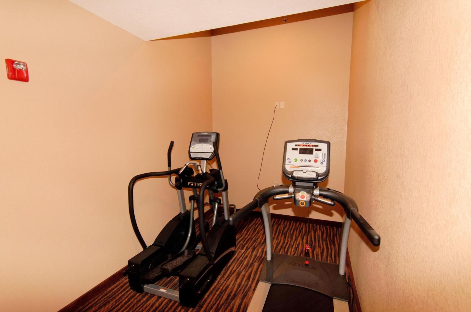 Cobblestone Inn & Suites - Denison | Oak Ridge photo 60