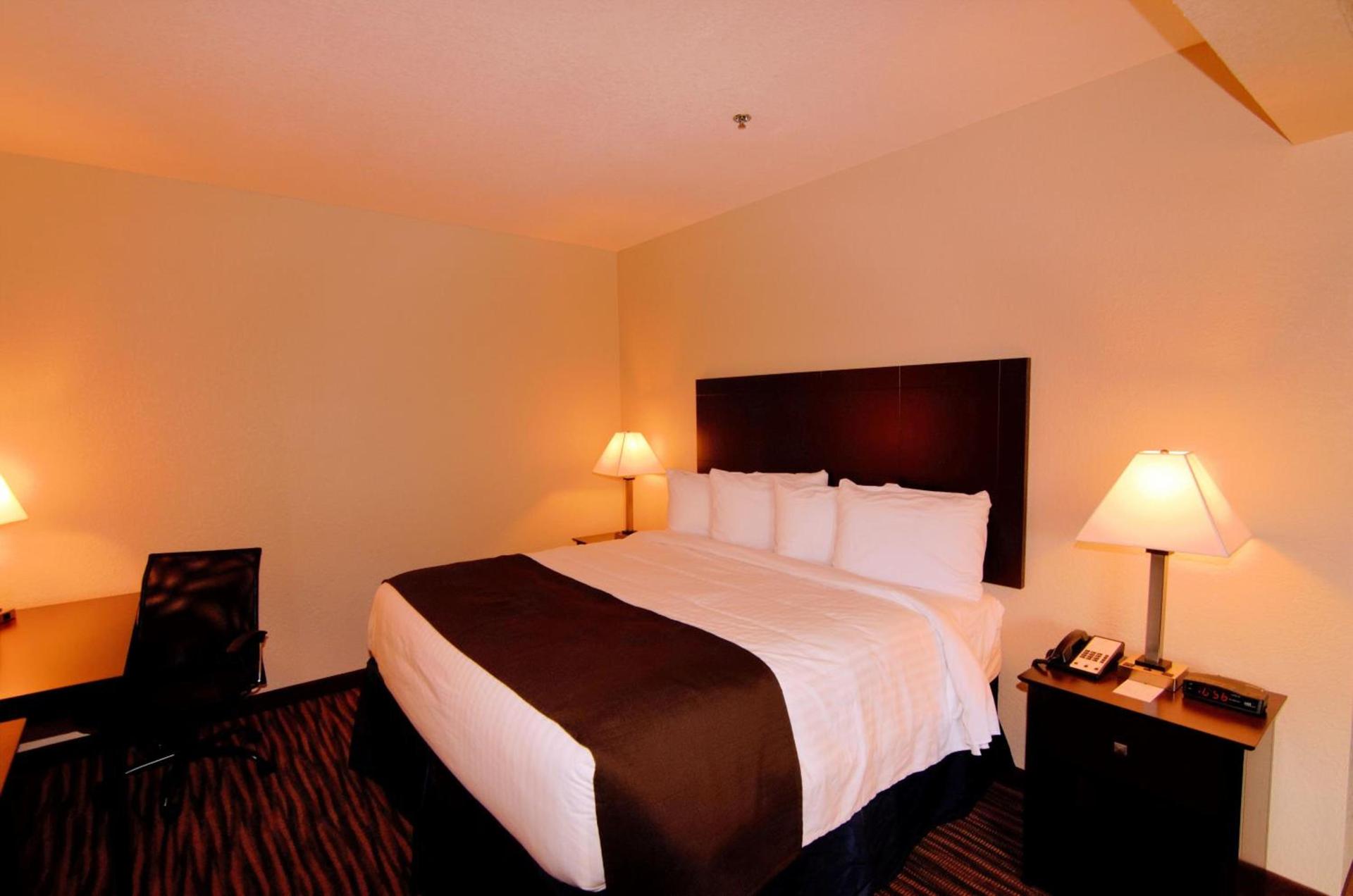 Cobblestone Inn & Suites - Denison | Oak Ridge photo 61