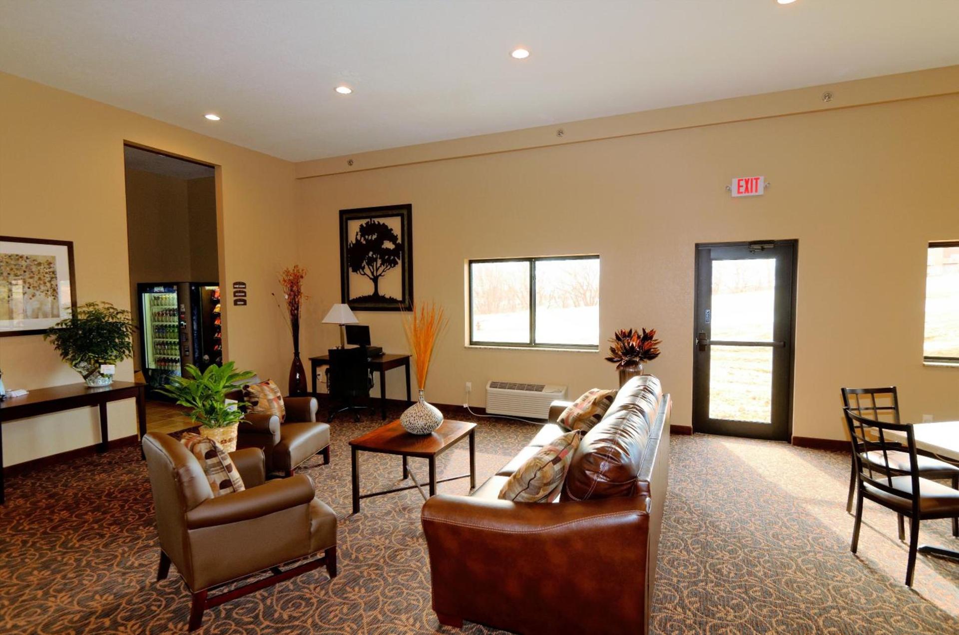 Cobblestone Inn & Suites - Denison | Oak Ridge photo 62