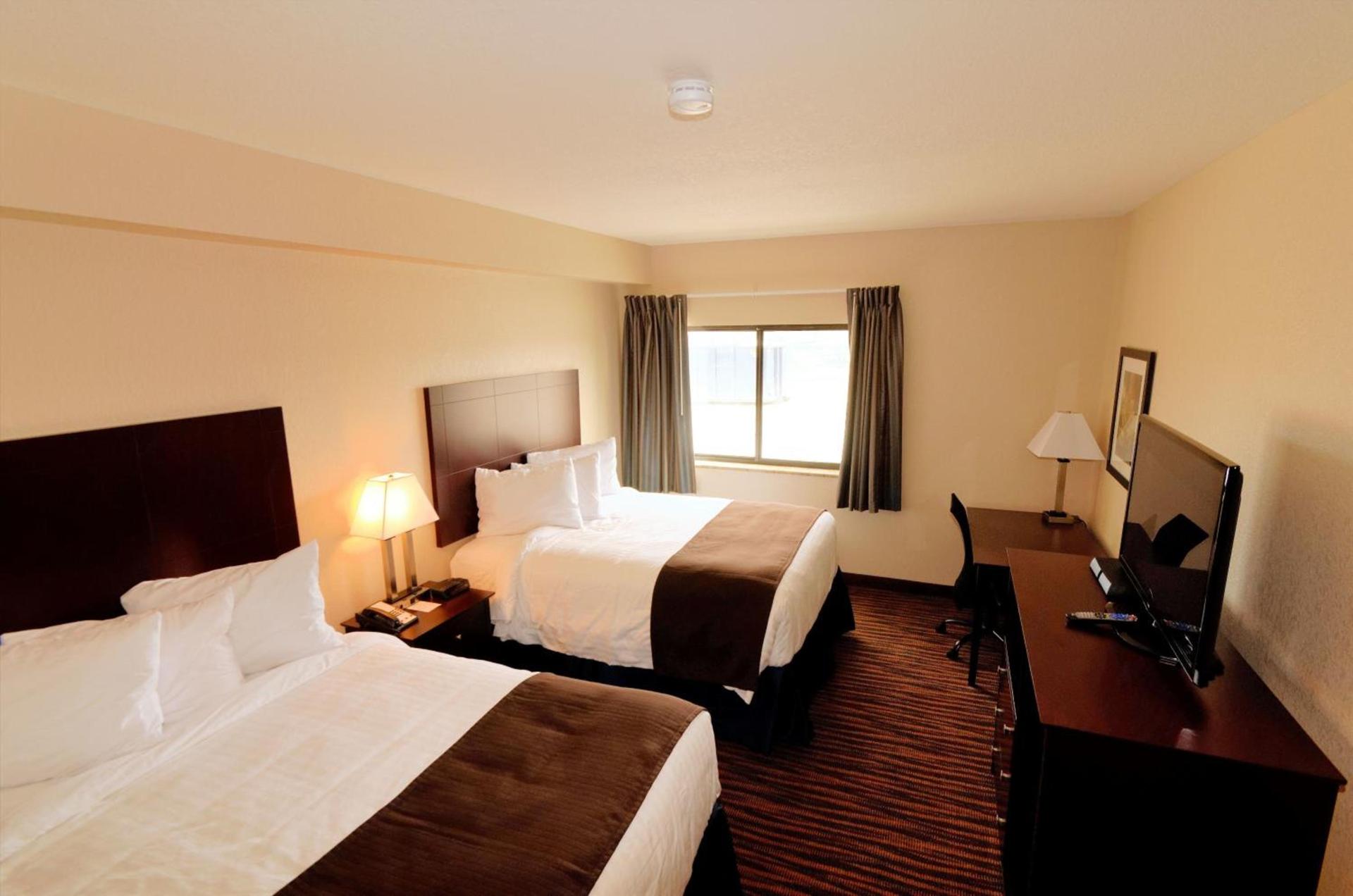 Cobblestone Inn & Suites - Denison | Oak Ridge photo 63